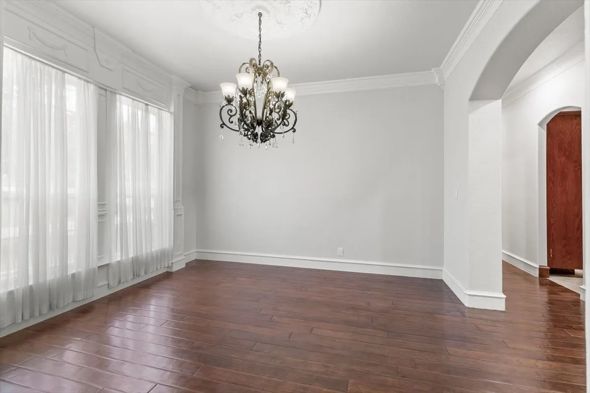 Single Family Residence For Sale in Tarrant County , 8945 Waterchase Circle, Fort Worth, Texas 76120, 5 Bedroom, 5 Bathroom, 3 Garage spaces, 5,125 Sqft, built in 2004, Price $1,130,000, mls#20986437, Real Estate Agent in Fort Worth, Homes For Sale in Tarrant county, Homes For Sale in Fort Worth, Realtor in Fort Worth Texas, Real Estate Brokerage Independent Realty Texas, Luminita Cordes Realtor