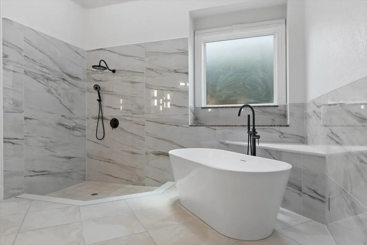 Single Family Residence For Sale in Tarrant County , 8945 Waterchase Circle, Fort Worth, Texas 76120, 5 Bedroom, 5 Bathroom, 3 Garage spaces, 5,125 Sqft, built in 2004, Price $1,130,000, mls#20986437, Real Estate Agent in Fort Worth, Homes For Sale in Tarrant county, Homes For Sale in Fort Worth, Realtor in Fort Worth Texas, Real Estate Brokerage Independent Realty Texas, Luminita Cordes Realtor