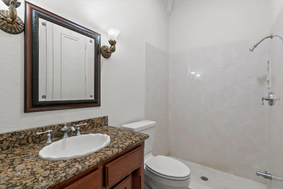 Single Family Residence For Sale in Tarrant County , 8945 Waterchase Circle, Fort Worth, Texas 76120, 5 Bedroom, 5 Bathroom, 3 Garage spaces, 5,125 Sqft, built in 2004, Price $1,130,000, mls#20986437, Real Estate Agent in Fort Worth, Homes For Sale in Tarrant county, Homes For Sale in Fort Worth, Realtor in Fort Worth Texas, Real Estate Brokerage Independent Realty Texas, Luminita Cordes Realtor