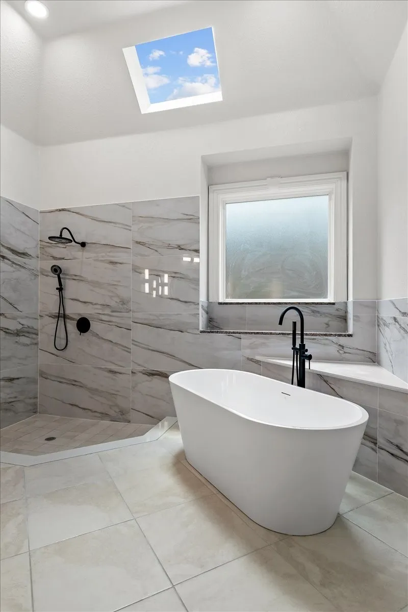 Single Family Residence For Sale in Tarrant County , 8945 Waterchase Circle, Fort Worth, Texas 76120, 5 Bedroom, 5 Bathroom, 3 Garage spaces, 5,125 Sqft, built in 2004, Price $1,130,000, mls#20986437, Real Estate Agent in Fort Worth, Homes For Sale in Tarrant county, Homes For Sale in Fort Worth, Realtor in Fort Worth Texas, Real Estate Brokerage Independent Realty Texas, Luminita Cordes Realtor