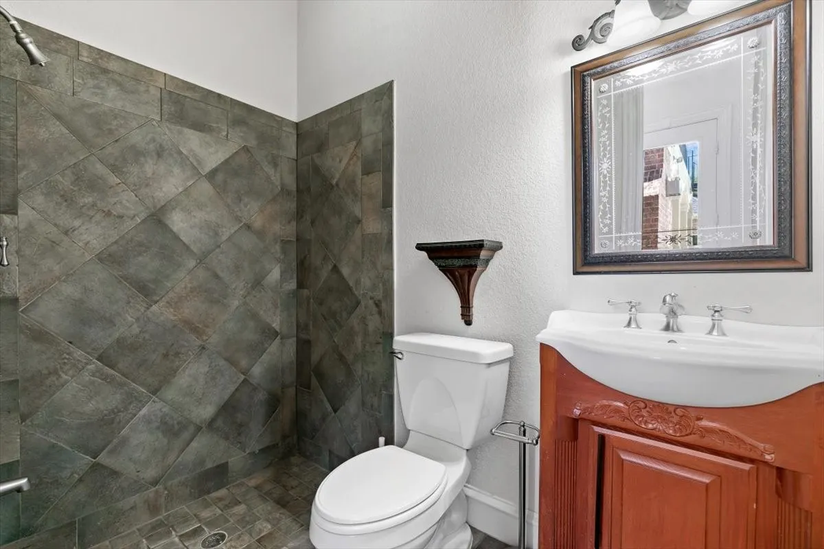 Single Family Residence For Sale in Tarrant County , 8945 Waterchase Circle, Fort Worth, Texas 76120, 5 Bedroom, 5 Bathroom, 3 Garage spaces, 5,125 Sqft, built in 2004, Price $1,130,000, mls#20986437, Real Estate Agent in Fort Worth, Homes For Sale in Tarrant county, Homes For Sale in Fort Worth, Realtor in Fort Worth Texas, Real Estate Brokerage Independent Realty Texas, Luminita Cordes Realtor