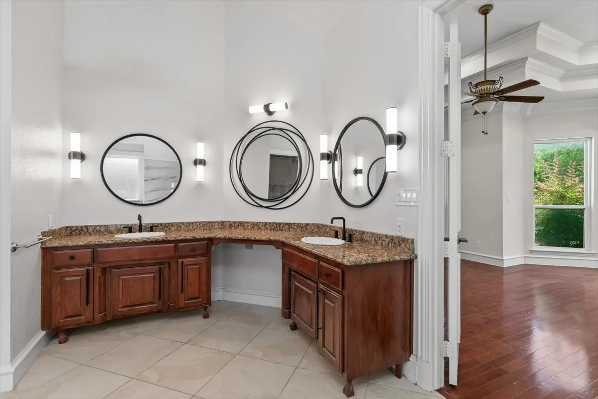 Single Family Residence For Sale in Tarrant County , 8945 Waterchase Circle, Fort Worth, Texas 76120, 5 Bedroom, 5 Bathroom, 3 Garage spaces, 5,125 Sqft, built in 2004, Price $1,130,000, mls#20986437, Real Estate Agent in Fort Worth, Homes For Sale in Tarrant county, Homes For Sale in Fort Worth, Realtor in Fort Worth Texas, Real Estate Brokerage Independent Realty Texas, Luminita Cordes Realtor