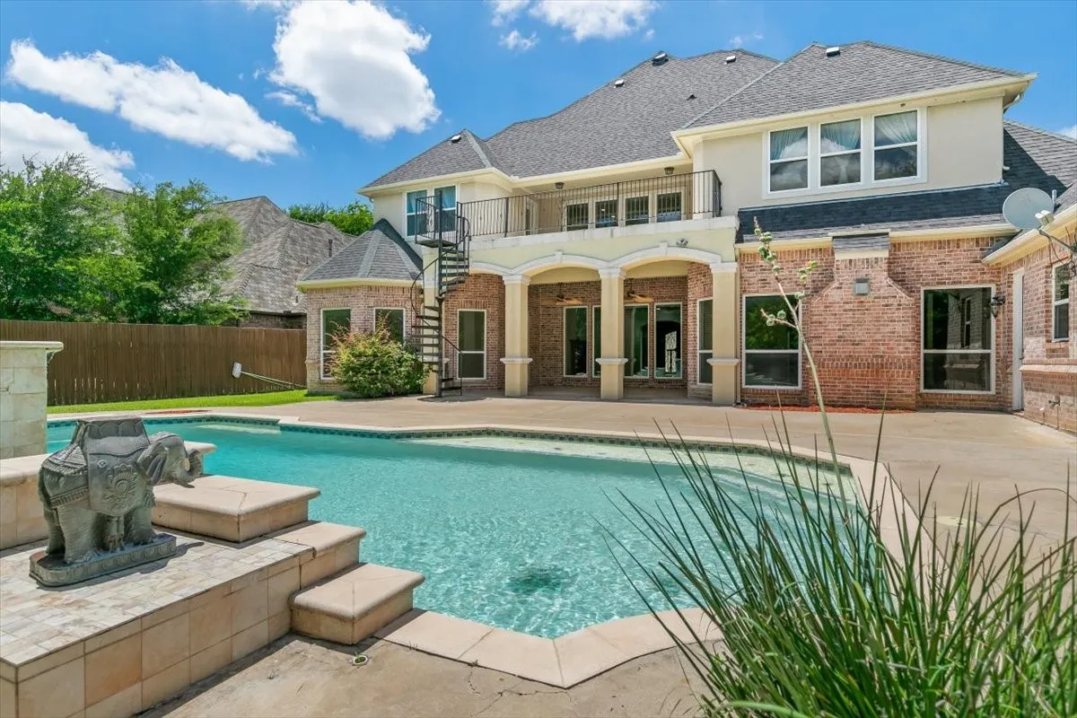 Single Family Residence For Sale in Tarrant County , 8945 Waterchase Circle, Fort Worth, Texas 76120, 5 Bedroom, 5 Bathroom, 3 Garage spaces, 5,125 Sqft, built in 2004, Price $1,130,000, mls#20986437, Real Estate Agent in Fort Worth, Homes For Sale in Tarrant county, Homes For Sale in Fort Worth, Realtor in Fort Worth Texas, Real Estate Brokerage Independent Realty Texas, Luminita Cordes Realtor