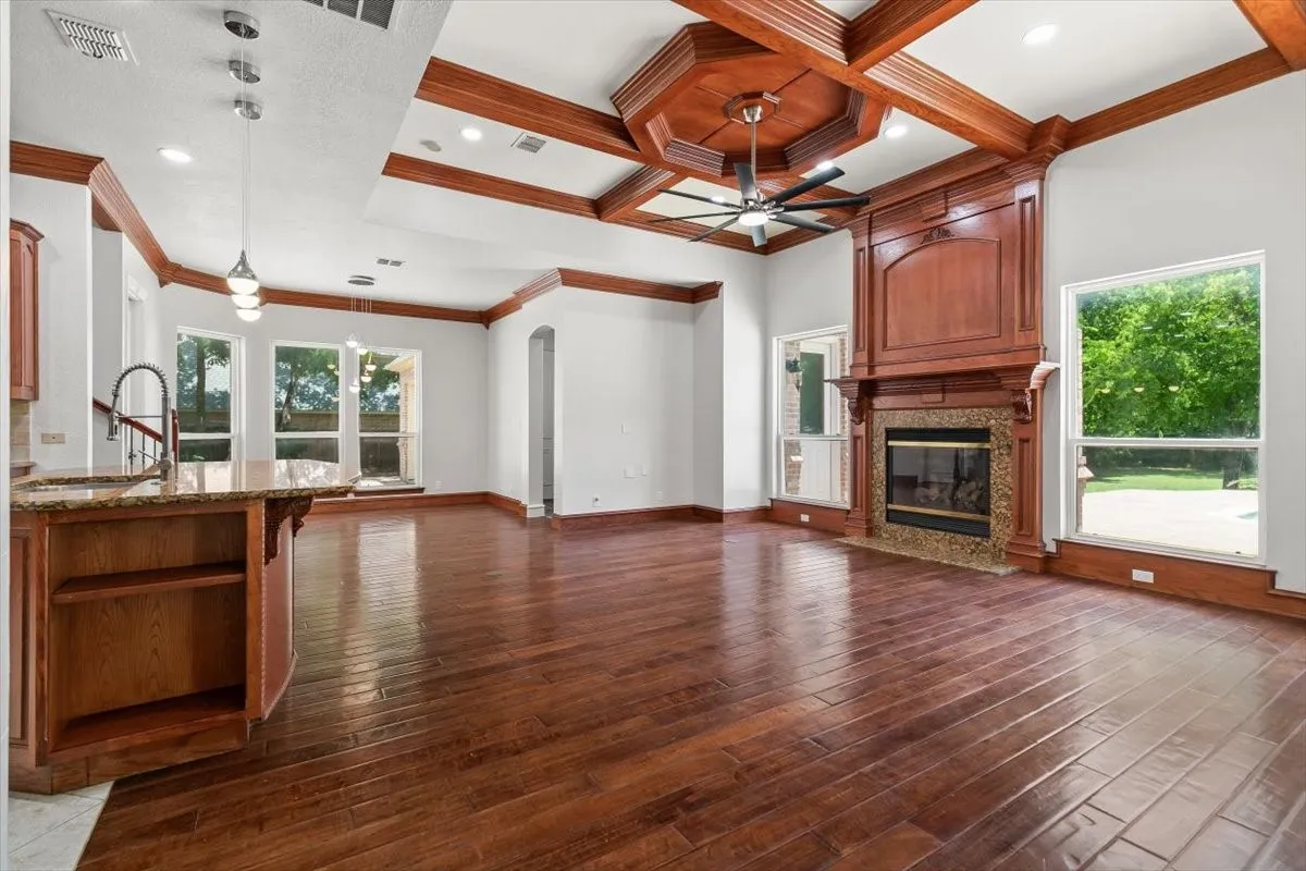 Single Family Residence For Sale in Tarrant County , 8945 Waterchase Circle, Fort Worth, Texas 76120, 5 Bedroom, 5 Bathroom, 3 Garage spaces, 5,125 Sqft, built in 2004, Price $1,130,000, mls#20986437, Real Estate Agent in Fort Worth, Homes For Sale in Tarrant county, Homes For Sale in Fort Worth, Realtor in Fort Worth Texas, Real Estate Brokerage Independent Realty Texas, Luminita Cordes Realtor