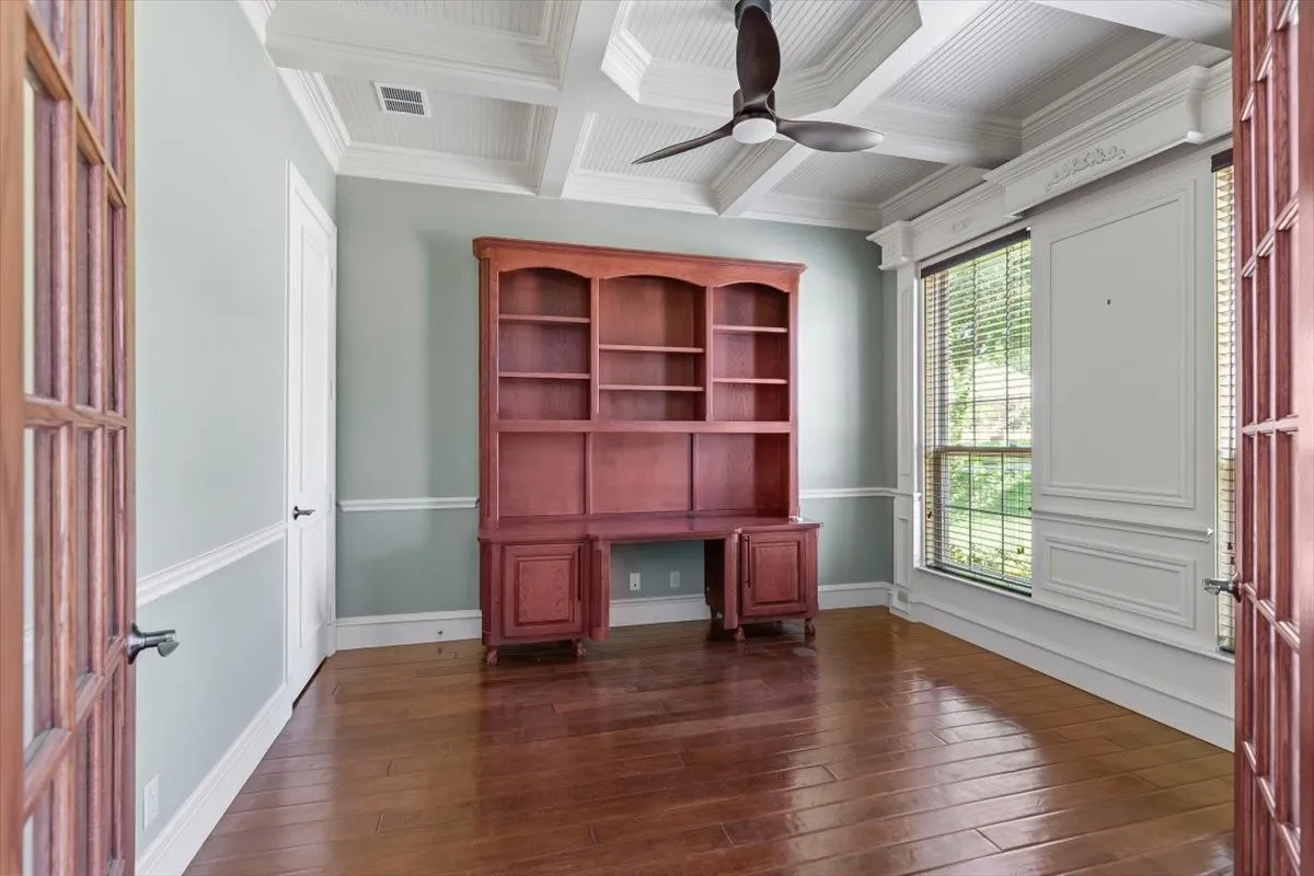 Single Family Residence For Sale in Tarrant County , 8945 Waterchase Circle, Fort Worth, Texas 76120, 5 Bedroom, 5 Bathroom, 3 Garage spaces, 5,125 Sqft, built in 2004, Price $1,130,000, mls#20986437, Real Estate Agent in Fort Worth, Homes For Sale in Tarrant county, Homes For Sale in Fort Worth, Realtor in Fort Worth Texas, Real Estate Brokerage Independent Realty Texas, Luminita Cordes Realtor