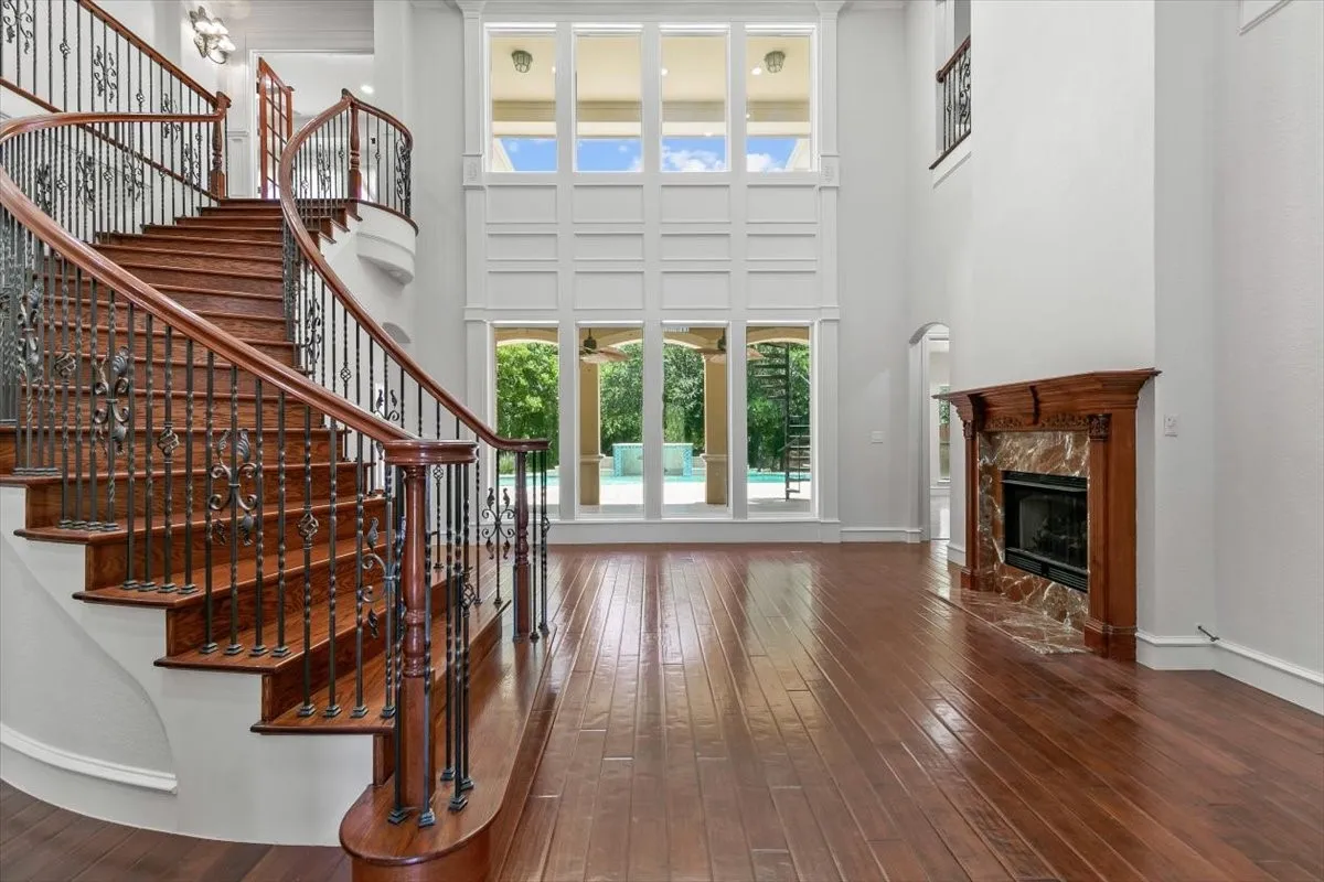 Single Family Residence For Sale in Tarrant County , 8945 Waterchase Circle, Fort Worth, Texas 76120, 5 Bedroom, 5 Bathroom, 3 Garage spaces, 5,125 Sqft, built in 2004, Price $1,130,000, mls#20986437, Real Estate Agent in Fort Worth, Homes For Sale in Tarrant county, Homes For Sale in Fort Worth, Realtor in Fort Worth Texas, Real Estate Brokerage Independent Realty Texas, Luminita Cordes Realtor