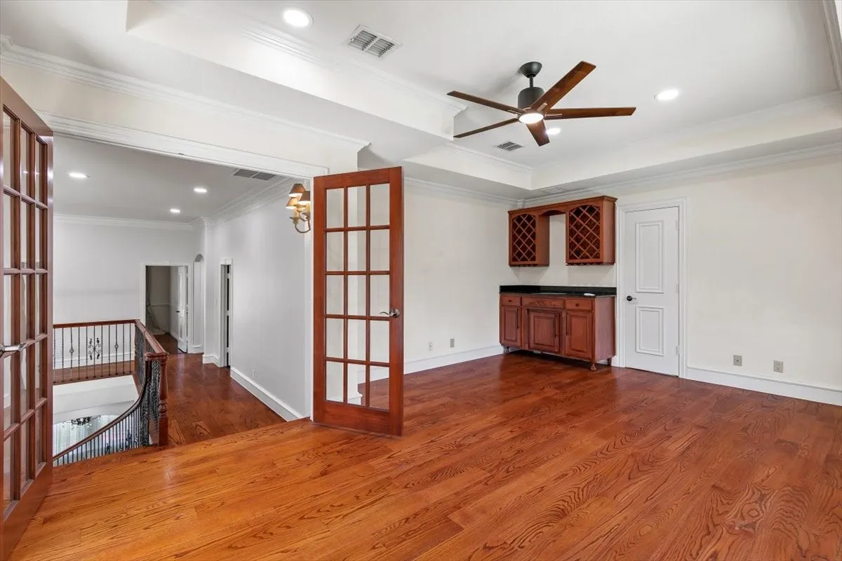 Single Family Residence For Sale in Tarrant County , 8945 Waterchase Circle, Fort Worth, Texas 76120, 5 Bedroom, 5 Bathroom, 3 Garage spaces, 5,125 Sqft, built in 2004, Price $1,130,000, mls#20986437, Real Estate Agent in Fort Worth, Homes For Sale in Tarrant county, Homes For Sale in Fort Worth, Realtor in Fort Worth Texas, Real Estate Brokerage Independent Realty Texas, Luminita Cordes Realtor