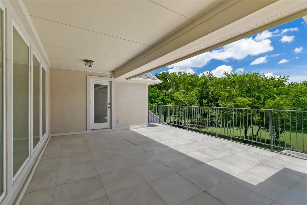 Single Family Residence For Sale in Tarrant County , 8945 Waterchase Circle, Fort Worth, Texas 76120, 5 Bedroom, 5 Bathroom, 3 Garage spaces, 5,125 Sqft, built in 2004, Price $1,130,000, mls#20986437, Real Estate Agent in Fort Worth, Homes For Sale in Tarrant county, Homes For Sale in Fort Worth, Realtor in Fort Worth Texas, Real Estate Brokerage Independent Realty Texas, Luminita Cordes Realtor