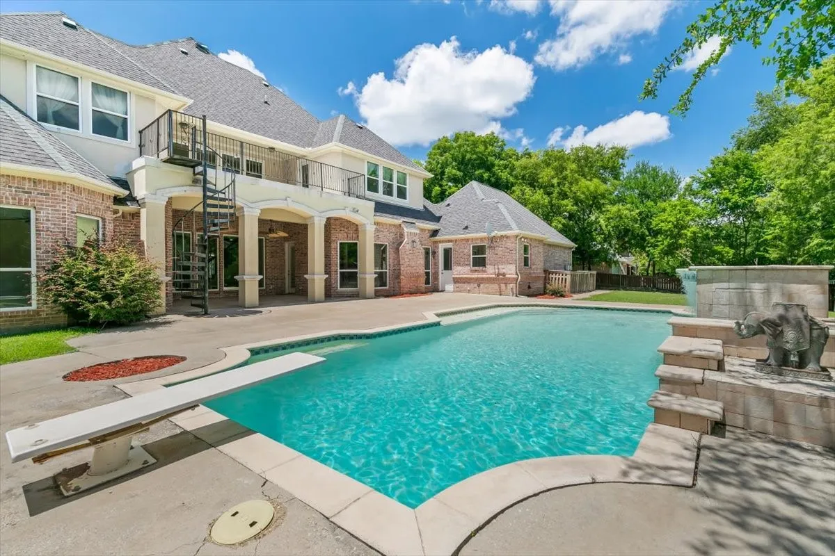 Single Family Residence For Sale in Tarrant County , 8945 Waterchase Circle, Fort Worth, Texas 76120, 5 Bedroom, 5 Bathroom, 3 Garage spaces, 5,125 Sqft, built in 2004, Price $1,130,000, mls#20986437, Real Estate Agent in Fort Worth, Homes For Sale in Tarrant county, Homes For Sale in Fort Worth, Realtor in Fort Worth Texas, Real Estate Brokerage Independent Realty Texas, Luminita Cordes Realtor