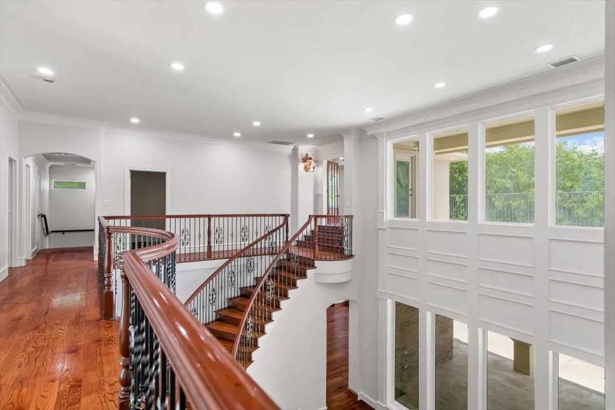 Single Family Residence For Sale in Tarrant County , 8945 Waterchase Circle, Fort Worth, Texas 76120, 5 Bedroom, 5 Bathroom, 3 Garage spaces, 5,125 Sqft, built in 2004, Price $1,130,000, mls#20986437, Real Estate Agent in Fort Worth, Homes For Sale in Tarrant county, Homes For Sale in Fort Worth, Realtor in Fort Worth Texas, Real Estate Brokerage Independent Realty Texas, Luminita Cordes Realtor