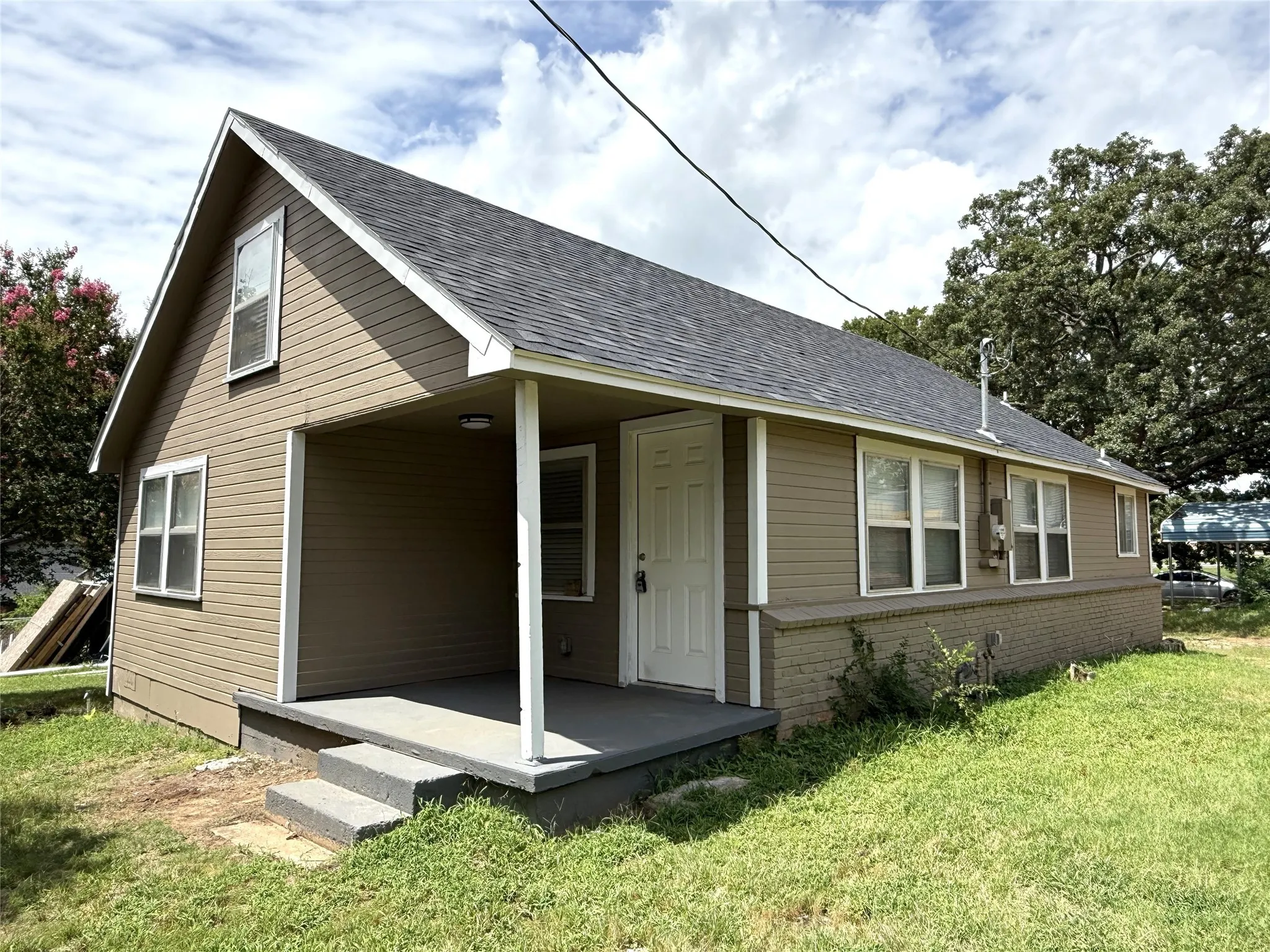 Single Family Residence For Rent in Grayson County , 1931 Avenue A, Denison, Texas 75021, 4 Bedroom, 3 Bathroom, Garage spaces, 1,450 Sqft, built in 1944, Preowned, mls#20982692, Real Estate Agent in Denison, Homes For Rent in Grayson county, Homes For Rent in Denison, Realtor in Denison Texas, Real Estate Brokerage Independent Realty Texas, Luminita Cordes Realtor