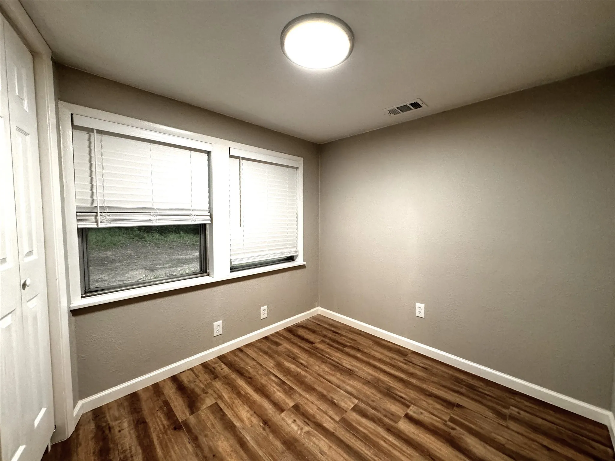 Single Family Residence For Rent in Grayson County , 1931 Avenue A, Denison, Texas 75021, 4 Bedroom, 3 Bathroom, Garage spaces, 1,450 Sqft, built in 1944, Preowned, mls#20982692, Real Estate Agent in Denison, Homes For Rent in Grayson county, Homes For Rent in Denison, Realtor in Denison Texas, Real Estate Brokerage Independent Realty Texas, Luminita Cordes Realtor