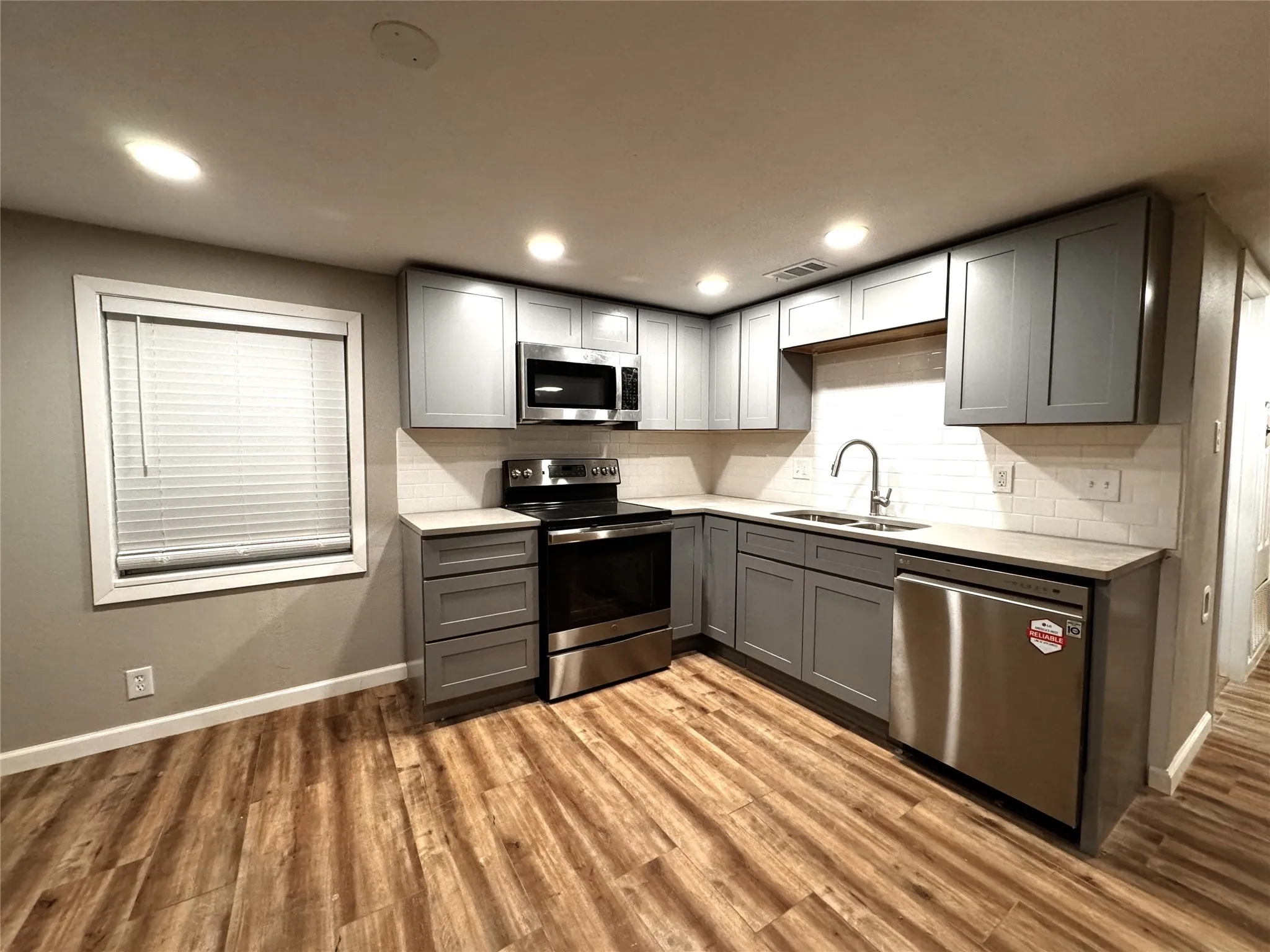 Single Family Residence For Rent in Grayson County , 1931 Avenue A, Denison, Texas 75021, 4 Bedroom, 3 Bathroom, Garage spaces, 1,450 Sqft, built in 1944, Preowned, mls#20982692, Real Estate Agent in Denison, Homes For Rent in Grayson county, Homes For Rent in Denison, Realtor in Denison Texas, Real Estate Brokerage Independent Realty Texas, Luminita Cordes Realtor
