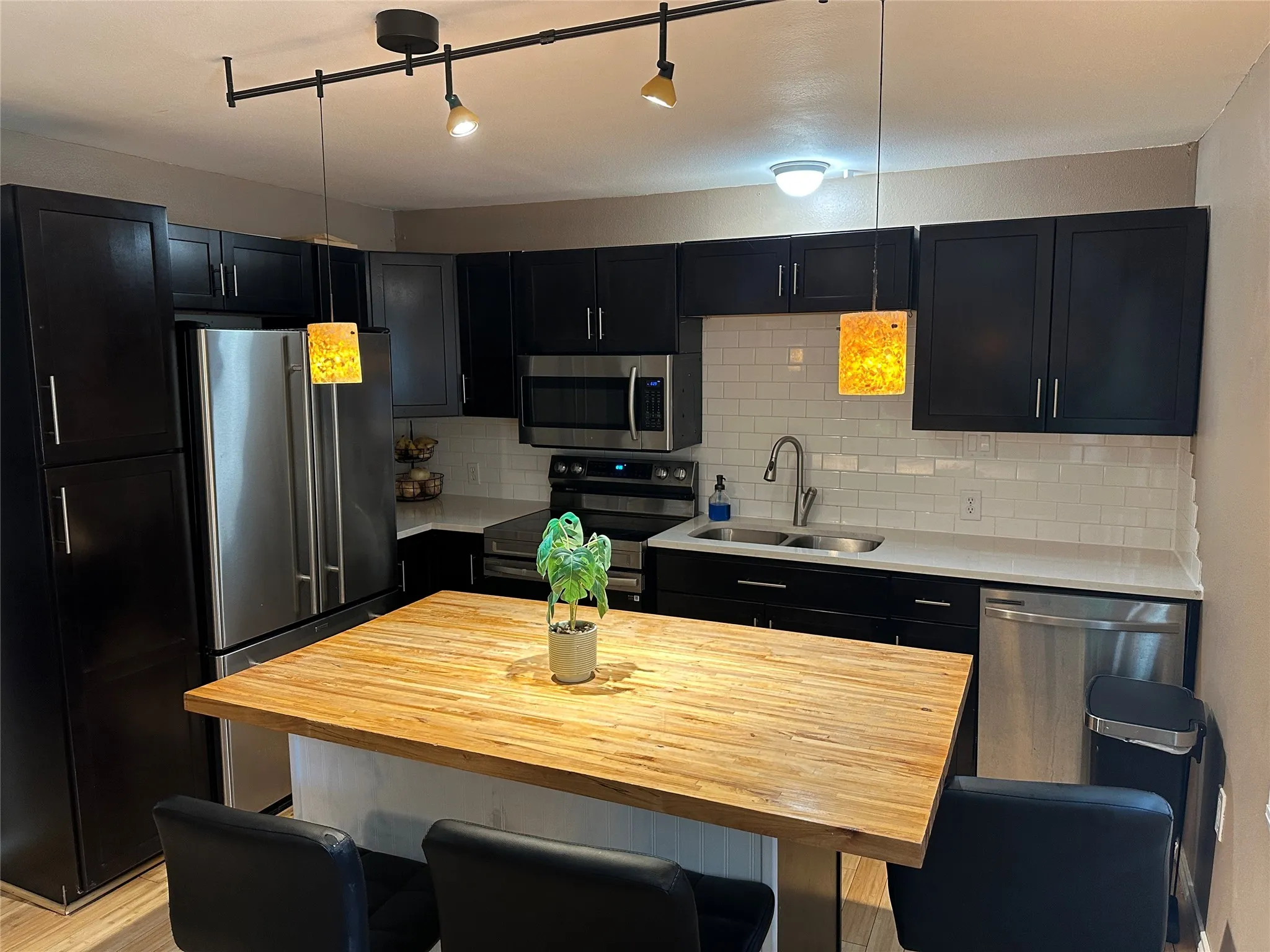 Single Family Residence For Sale in Grayson County , 104 W South Street, Whitesboro, Texas 76273, 3 Bedrooms, 1 Bathroom, 1 Garage spaces, 1,245 Sqft, built in 1955, Price $205,000, mls#20987874, Real Estate Agent in Whitesboro, Homes For Sale in Grayson county, Homes For Sale in Whitesboro, Realtor in Whitesboro Texas, Real Estate Brokerage Independent Realty Texas, Luminita Cordes Realtor