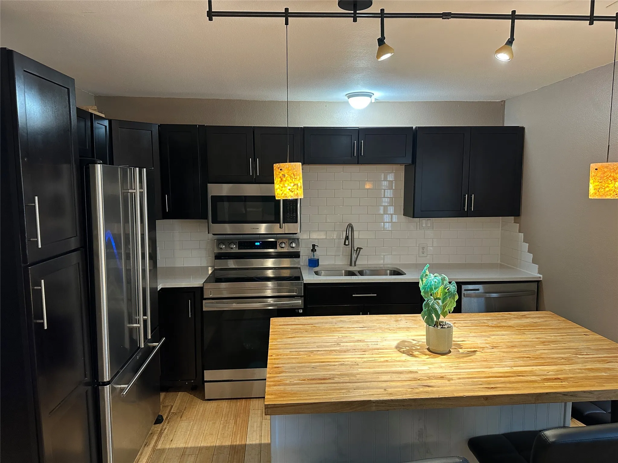 Single Family Residence For Sale in Grayson County , 104 W South Street, Whitesboro, Texas 76273, 3 Bedrooms, 1 Bathroom, 1 Garage spaces, 1,245 Sqft, built in 1955, Price $205,000, mls#20987874, Real Estate Agent in Whitesboro, Homes For Sale in Grayson county, Homes For Sale in Whitesboro, Realtor in Whitesboro Texas, Real Estate Brokerage Independent Realty Texas, Luminita Cordes Realtor