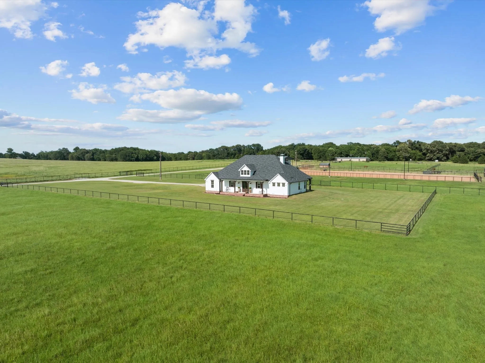 Single Family Residence For Sale in Smith County , 15152 County Road 426, Lindale, Texas 75771, 3 Bedrooms, 3 Bathrooms, Garage spaces, 2,304 Sqft, built in 2018, Preowned, Price $1,099,000, mls#20986744, Real Estate Agent in Lindale, Homes For Sale in Smith county, Homes For Sale in Lindale, Realtor in Lindale Texas, Real Estate Brokerage Independent Realty Texas, Luminita Cordes Realtor