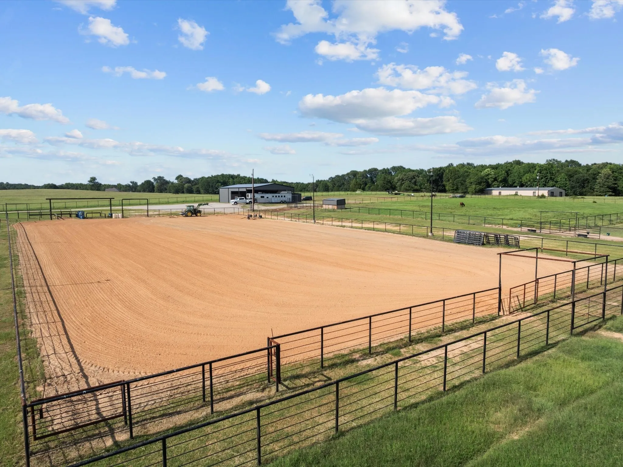 Single Family Residence For Sale in Smith County , 15152 County Road 426, Lindale, Texas 75771, 3 Bedrooms, 3 Bathrooms, Garage spaces, 2,304 Sqft, built in 2018, Preowned, Price $1,099,000, mls#20986744, Real Estate Agent in Lindale, Homes For Sale in Smith county, Homes For Sale in Lindale, Realtor in Lindale Texas, Real Estate Brokerage Independent Realty Texas, Luminita Cordes Realtor