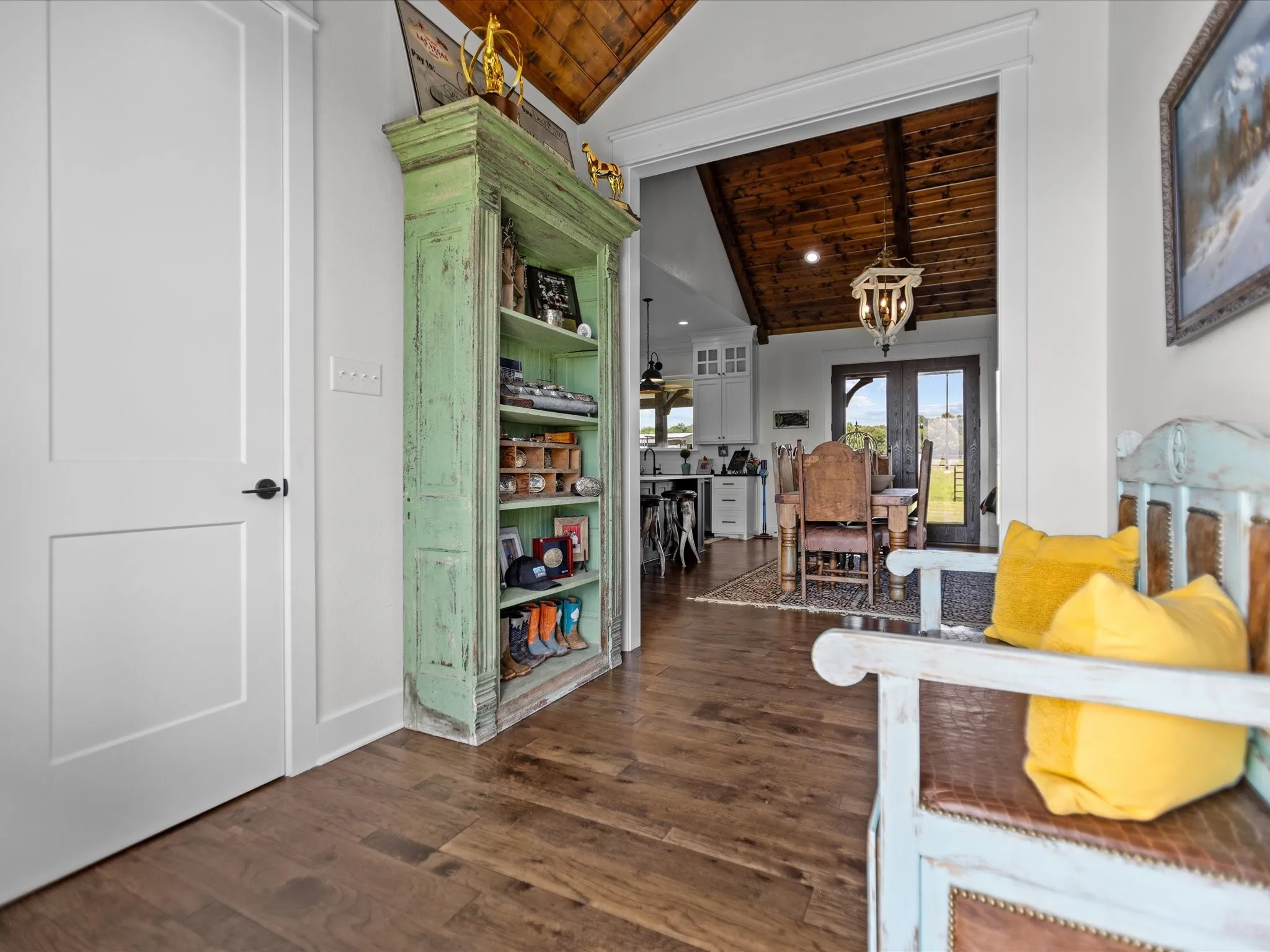 Single Family Residence For Sale in Smith County , 15152 County Road 426, Lindale, Texas 75771, 3 Bedrooms, 3 Bathrooms, Garage spaces, 2,304 Sqft, built in 2018, Preowned, Price $1,099,000, mls#20986744, Real Estate Agent in Lindale, Homes For Sale in Smith county, Homes For Sale in Lindale, Realtor in Lindale Texas, Real Estate Brokerage Independent Realty Texas, Luminita Cordes Realtor