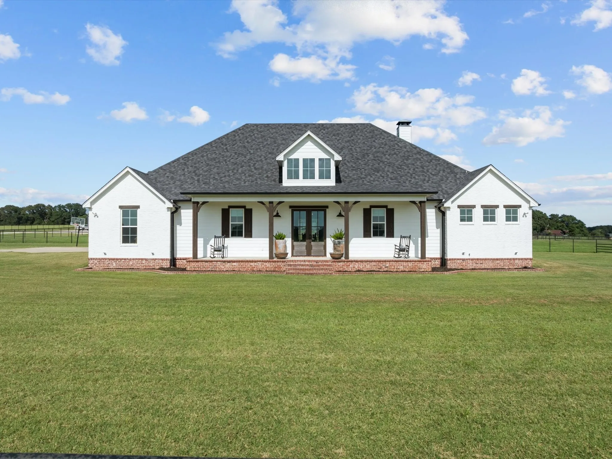 Single Family Residence For Sale in Smith County , 15152 County Road 426, Lindale, Texas 75771, 3 Bedrooms, 3 Bathrooms, Garage spaces, 2,304 Sqft, built in 2018, Preowned, Price $1,099,000, mls#20986744, Real Estate Agent in Lindale, Homes For Sale in Smith county, Homes For Sale in Lindale, Realtor in Lindale Texas, Real Estate Brokerage Independent Realty Texas, Luminita Cordes Realtor