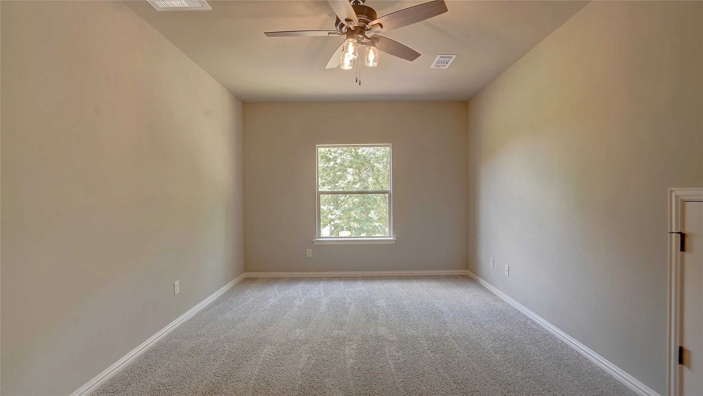 Single Family Residence For Sale in Henderson County , 13580 Rock Springs, Malakoff, Texas 75148, 4 Bedroom, 5 Bathroom, 3 Garage spaces, 2,953 Sqft, built in 2024, New Construction - Incomplete, mls#20988315, Real Estate Agent in Malakoff, Homes For Sale in Henderson county, Homes For Sale in Malakoff, Realtor in Malakoff Texas, Real Estate Brokerage Independent Realty Texas, Luminita Cordes Realtor