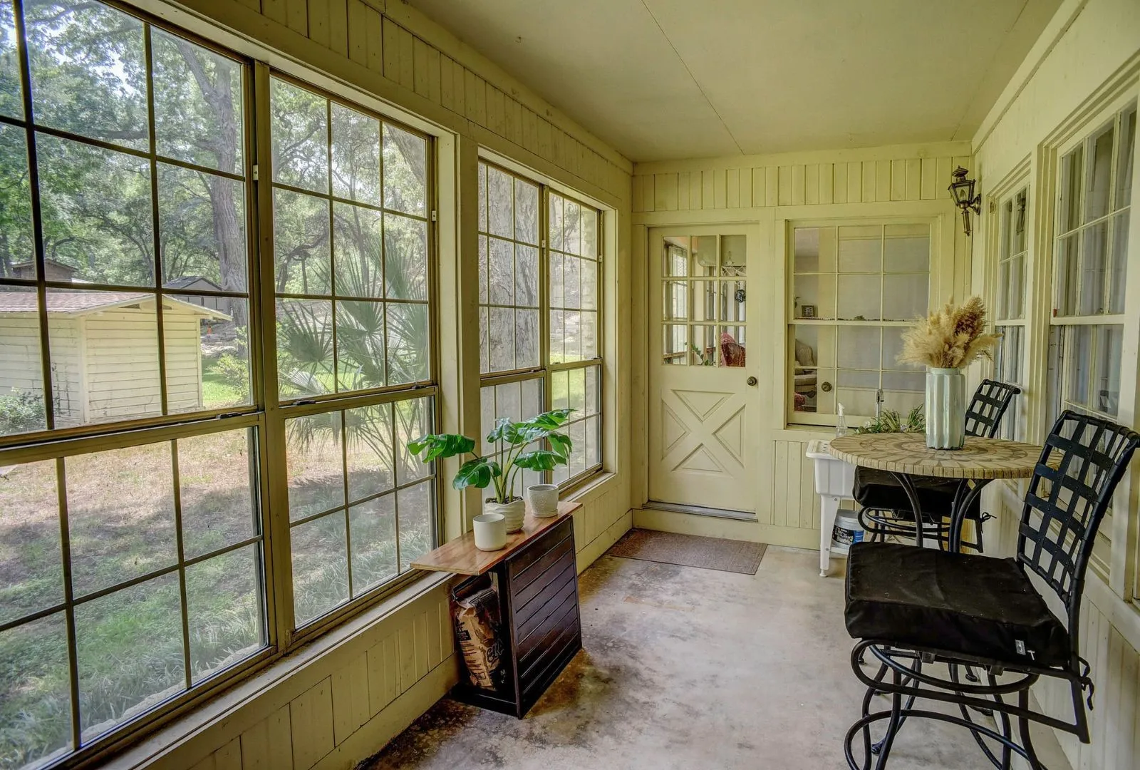 Single Family Residence For Sale in Travis County , 4703 Laguna Lane, Austin, Texas 78746, 3 Bedroom, 2 Bathroom, Garage spaces, 2,250 Sqft, built in 1970, mls#20988775, Real Estate Agent in Austin, Homes For Sale in Travis county, Homes For Sale in Austin, Realtor in Austin Texas, Real Estate Brokerage Independent Realty Texas, Luminita Cordes Realtor