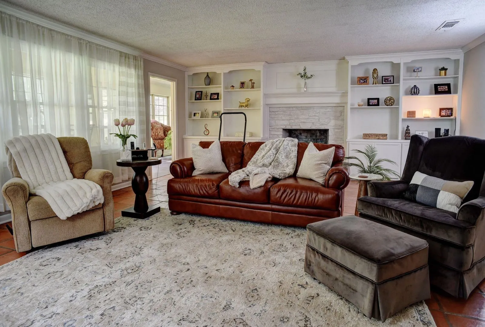 Single Family Residence For Sale in Travis County , 4703 Laguna Lane, Austin, Texas 78746, 3 Bedroom, 2 Bathroom, Garage spaces, 2,250 Sqft, built in 1970, mls#20988775, Real Estate Agent in Austin, Homes For Sale in Travis county, Homes For Sale in Austin, Realtor in Austin Texas, Real Estate Brokerage Independent Realty Texas, Luminita Cordes Realtor