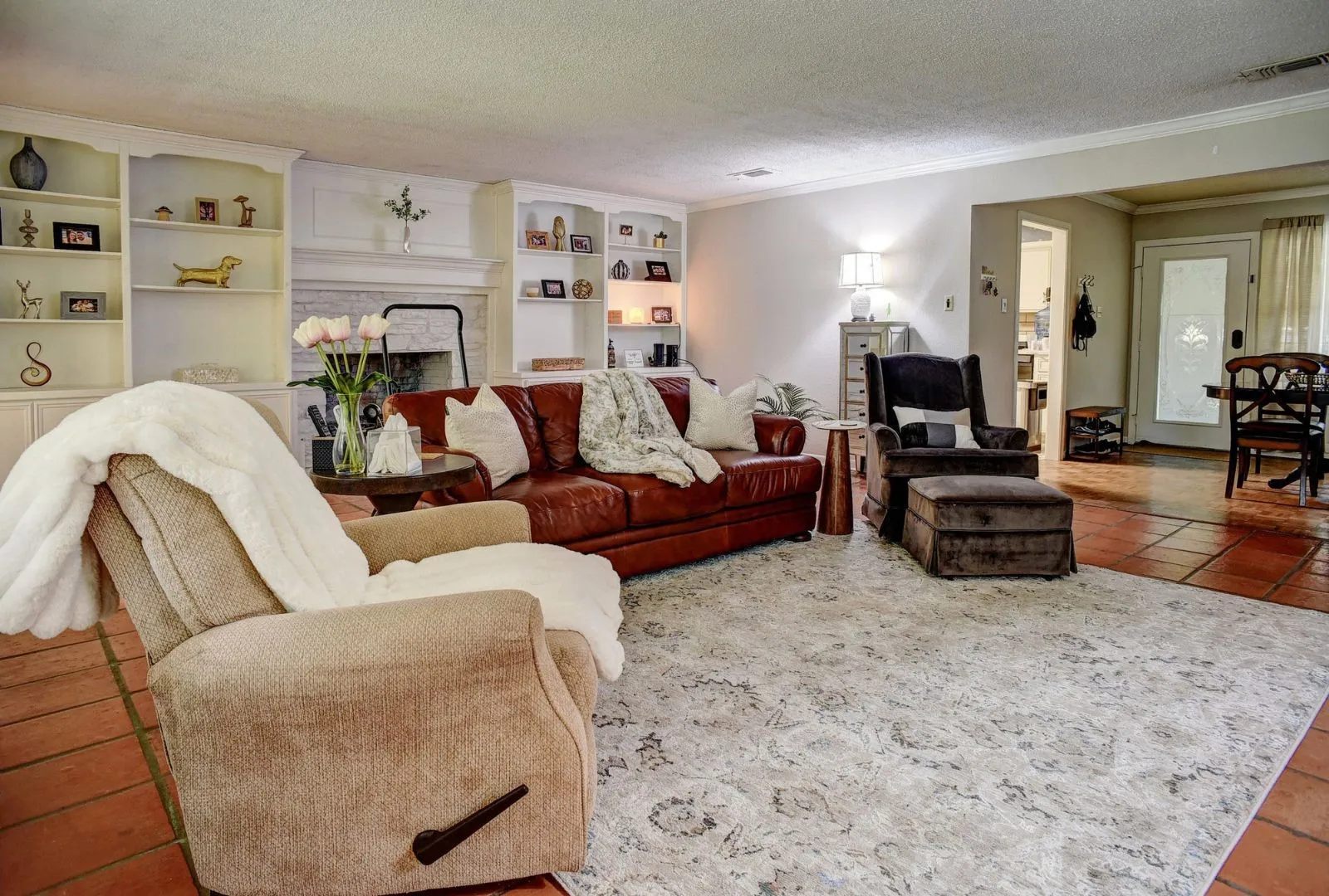 Single Family Residence For Sale in Travis County , 4703 Laguna Lane, Austin, Texas 78746, 3 Bedroom, 2 Bathroom, Garage spaces, 2,250 Sqft, built in 1970, mls#20988775, Real Estate Agent in Austin, Homes For Sale in Travis county, Homes For Sale in Austin, Realtor in Austin Texas, Real Estate Brokerage Independent Realty Texas, Luminita Cordes Realtor