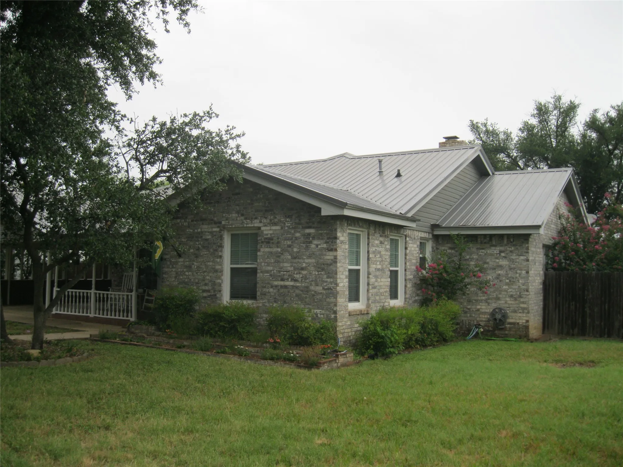 Single Family Residence For Sale in Stephens County , 1302 W Wheeler Street, Breckenridge, Texas 76424, 2 Bedroom, 3 Bathroom, 2 Garage spaces, 2,288 Sqft, built in 1963, mls#20985977, Real Estate Agent in Breckenridge, Homes For Sale in Stephens county, Homes For Sale in Breckenridge, Realtor in Breckenridge Texas, Real Estate Brokerage Independent Realty Texas, Luminita Cordes Realtor