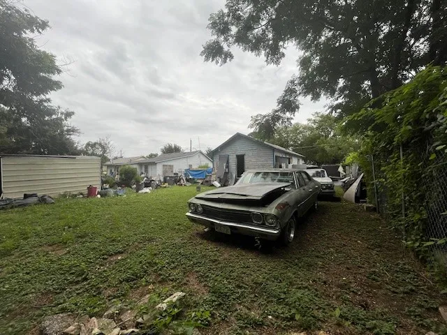 View of grassy yard