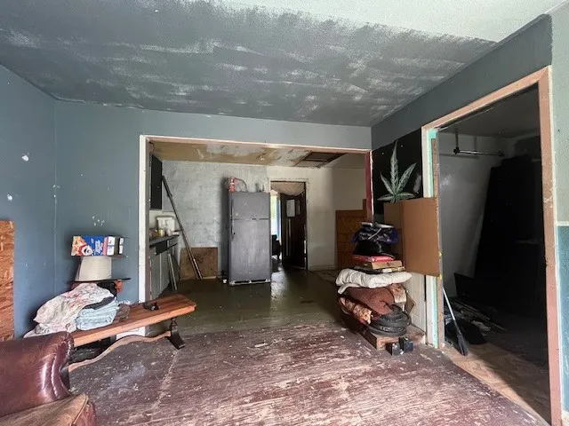 Single Family Residence For Sale in Dallas County , 3323 Bataan Street, Dallas, Texas 75212, 2 Bedroom, 1 Bathroom, Garage spaces, 640 Sqft, built in 1947, mls#20991147, Real Estate Agent in Dallas, Homes For Sale in Dallas county, Homes For Sale in Dallas, Realtor in Dallas Texas, Real Estate Brokerage Independent Realty Texas, Luminita Cordes Realtor