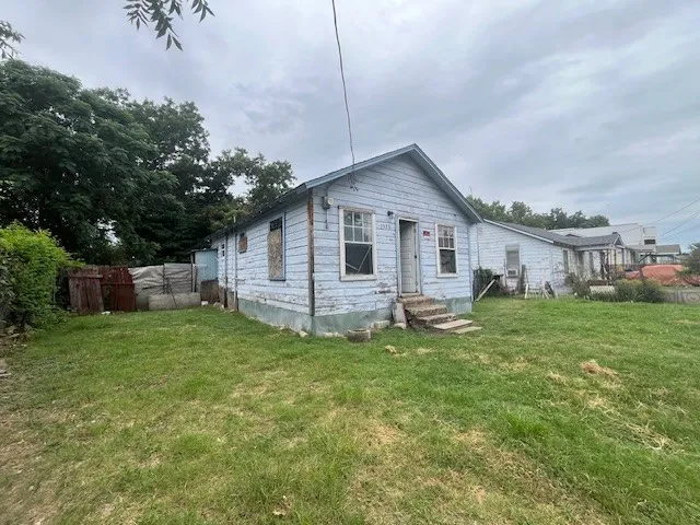 Single Family Residence For Sale in Dallas County , 3323 Bataan Street, Dallas, Texas 75212, 2 Bedroom, 1 Bathroom, Garage spaces, 640 Sqft, built in 1947, mls#20991147, Real Estate Agent in Dallas, Homes For Sale in Dallas county, Homes For Sale in Dallas, Realtor in Dallas Texas, Real Estate Brokerage Independent Realty Texas, Luminita Cordes Realtor
