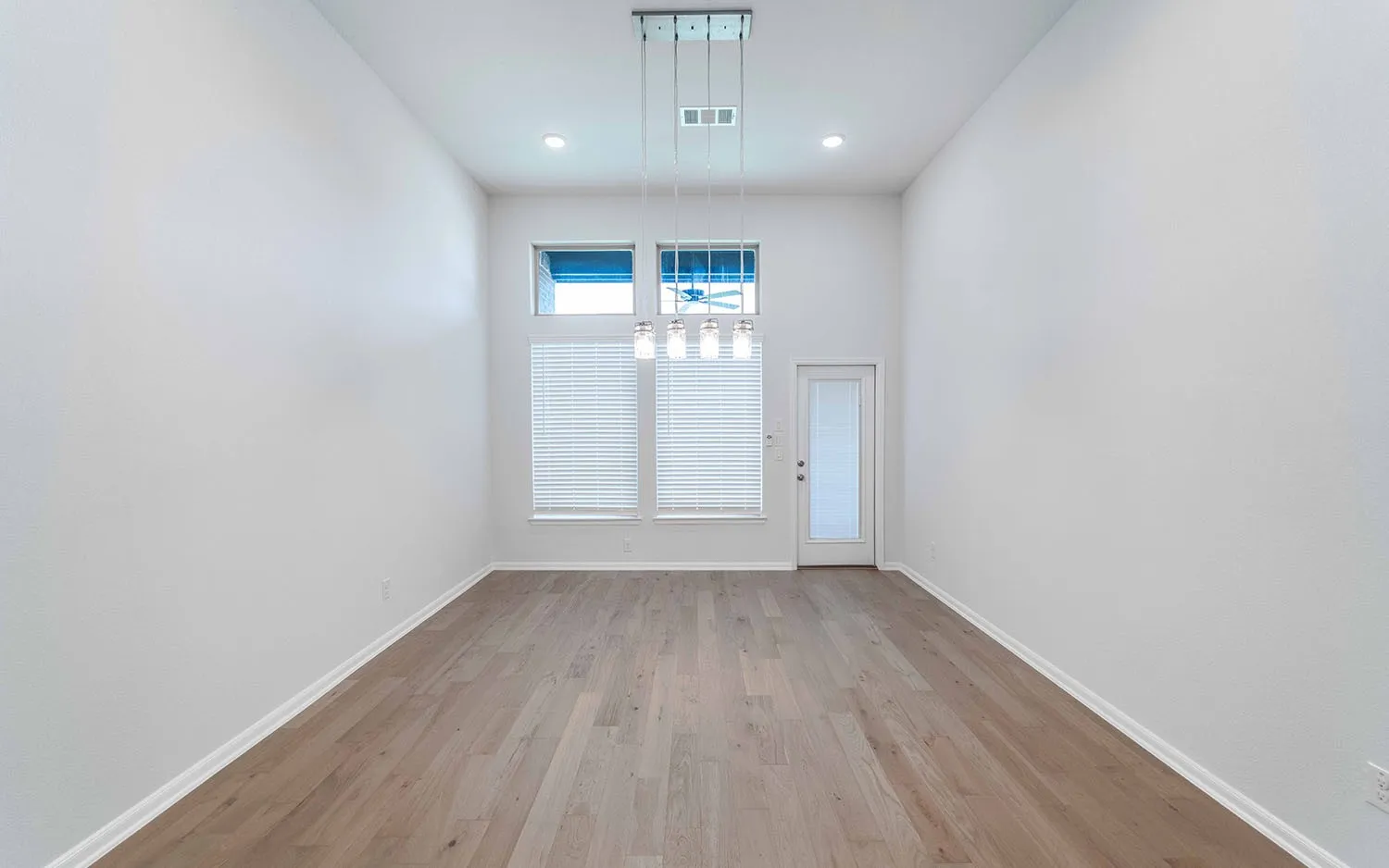 Single Family Residence For Sale in Dallas County , 2033 Blue Moon Bay, Mesquite, Texas 75181, 5 Bedrooms, 3 Bathrooms, 2 Garage spaces, 2,778 Sqft, built in 2025, New Construction - Complete, Price $539,178, mls#20992155, Real Estate Agent in Mesquite, Homes For Sale in Dallas county, Homes For Sale in Mesquite, Realtor in Mesquite Texas, Real Estate Brokerage Independent Realty Texas, Luminita Cordes Realtor