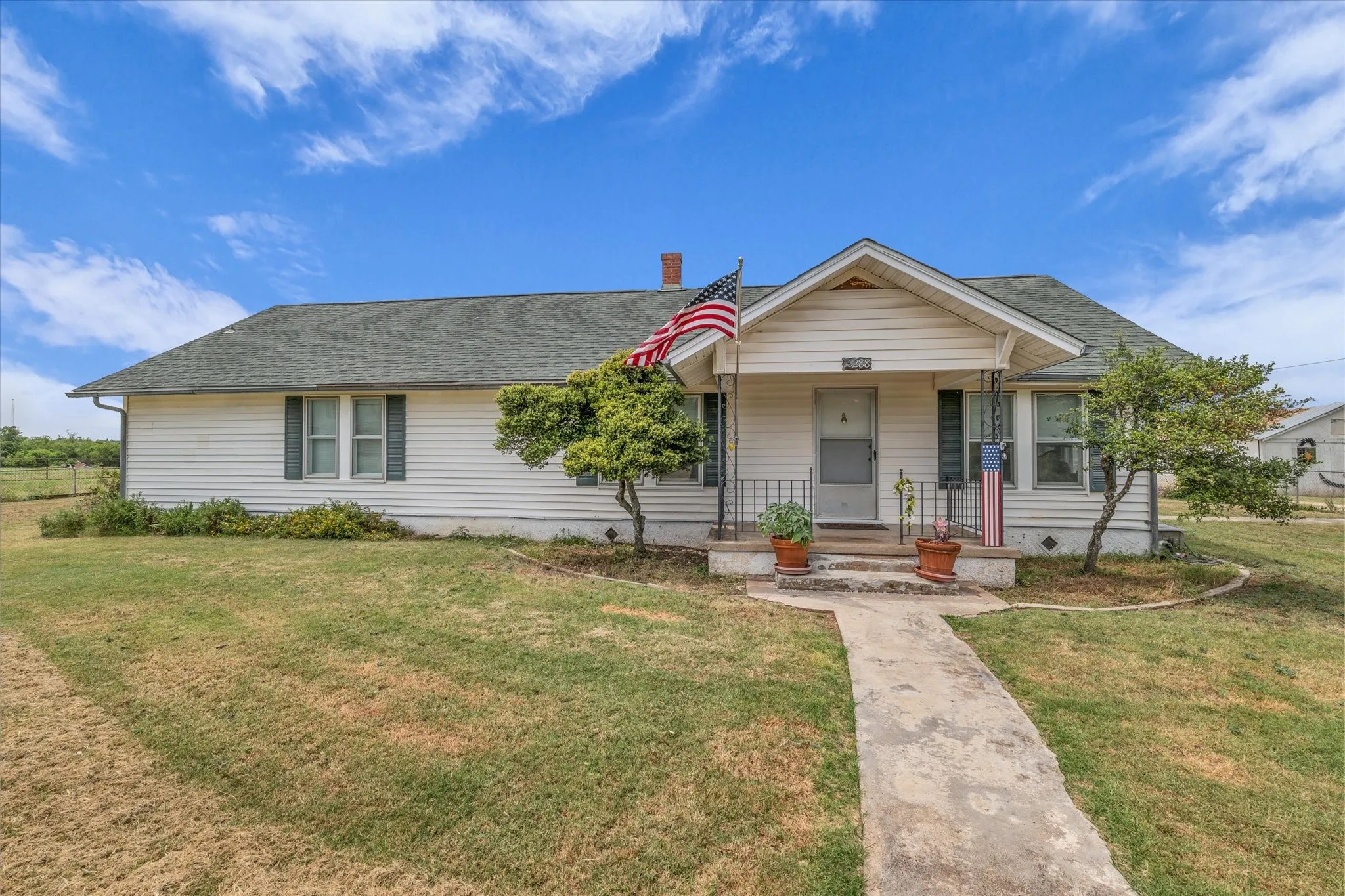 Farm For Sale in Mc Lennan County , 15288 Old China Spring Road, China Spring, Texas 76633, 3 Bedroom, 3 Bathroom, Garage spaces, 1,988 Sqft, built in 1967, mls#20991174, Real Estate Agent in China Spring, Homes For Sale in Mc Lennan county, Homes For Sale in China Spring, Realtor in China Spring Texas, Real Estate Brokerage Independent Realty Texas, Luminita Cordes Realtor