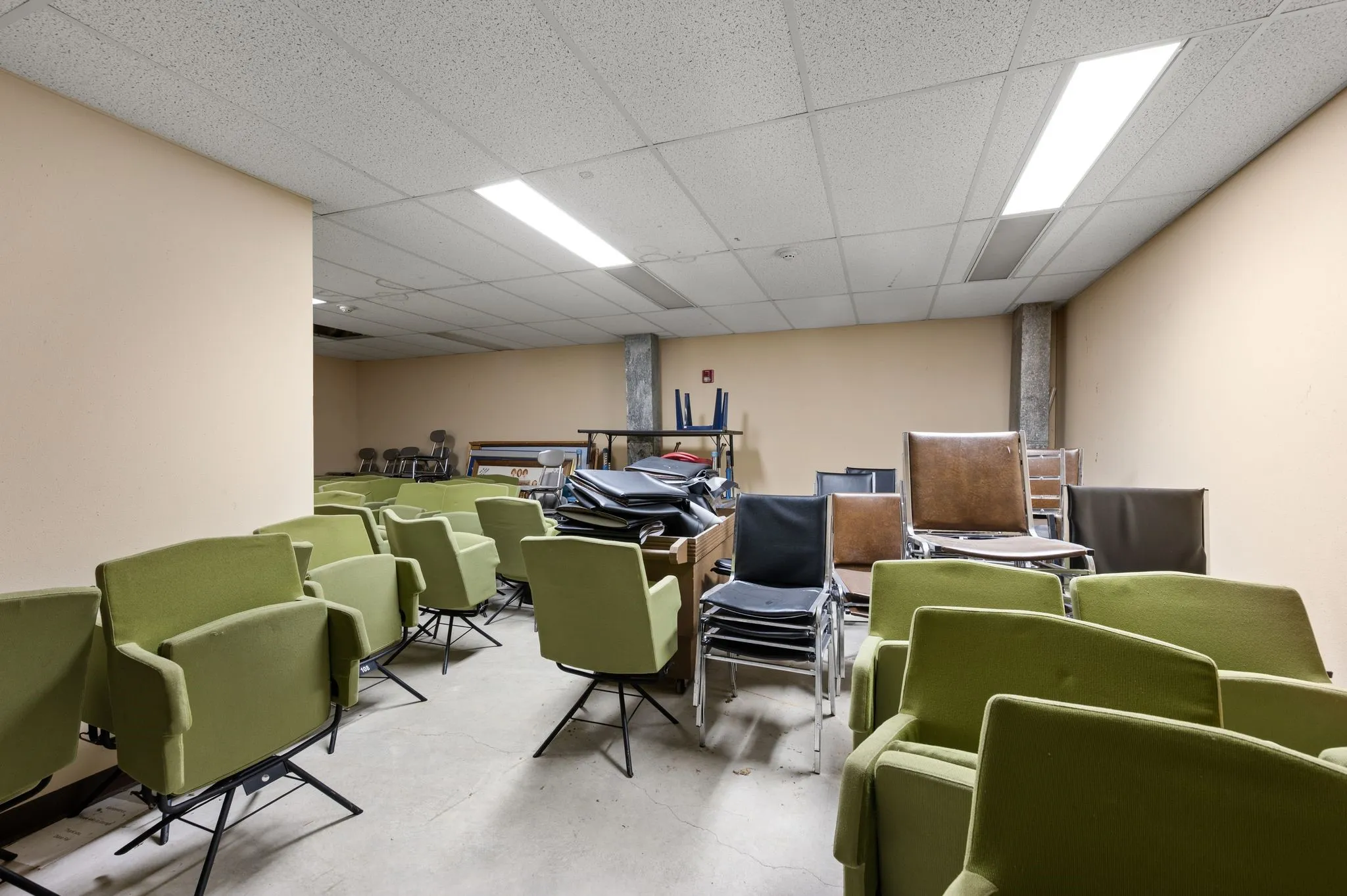 Office For Sale in Tarrant County , 1101 N Carroll Avenue, Southlake, Texas 76092, 0, 0, Garage spaces, 82,352 Sqft, built in 1962, Preowned, Price $13,300,000, mls#20970211, Real Estate Agent in Southlake, Homes For Sale in Tarrant county, Homes For Sale in Southlake, Realtor in Southlake Texas, Real Estate Brokerage Independent Realty Texas, Luminita Cordes Realtor