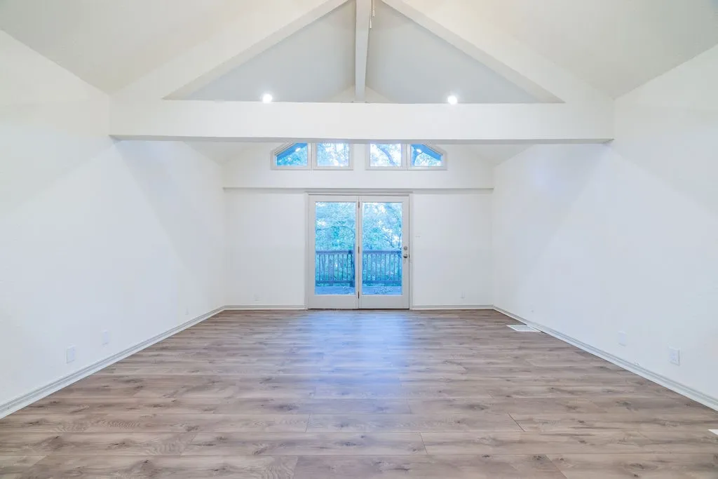 Single Family Residence For Sale in Grayson County , 598 Stagecoach Trail, Denison, Texas 75021, 3 Bedroom, 2 Bathroom, Garage spaces, 3,282 Sqft, built in 1981, Price $550,000, mls#20993308, Real Estate Agent in Denison, Homes For Sale in Grayson county, Homes For Sale in Denison, Realtor in Denison Texas, Real Estate Brokerage Independent Realty Texas, Luminita Cordes Realtor