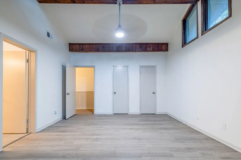 Single Family Residence For Sale in Grayson County , 598 Stagecoach Trail, Denison, Texas 75021, 3 Bedroom, 2 Bathroom, Garage spaces, 3,282 Sqft, built in 1981, Price $550,000, mls#20993308, Real Estate Agent in Denison, Homes For Sale in Grayson county, Homes For Sale in Denison, Realtor in Denison Texas, Real Estate Brokerage Independent Realty Texas, Luminita Cordes Realtor