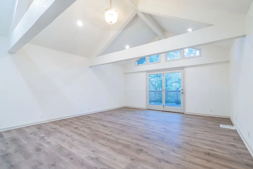 Single Family Residence For Sale in Grayson County , 598 Stagecoach Trail, Denison, Texas 75021, 3 Bedroom, 2 Bathroom, Garage spaces, 3,282 Sqft, built in 1981, Price $550,000, mls#20993308, Real Estate Agent in Denison, Homes For Sale in Grayson county, Homes For Sale in Denison, Realtor in Denison Texas, Real Estate Brokerage Independent Realty Texas, Luminita Cordes Realtor