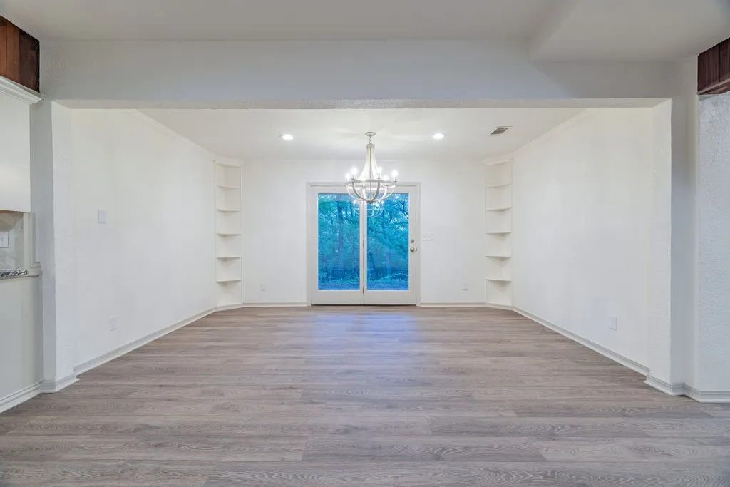 Single Family Residence For Sale in Grayson County , 598 Stagecoach Trail, Denison, Texas 75021, 3 Bedroom, 2 Bathroom, Garage spaces, 3,282 Sqft, built in 1981, Price $550,000, mls#20993308, Real Estate Agent in Denison, Homes For Sale in Grayson county, Homes For Sale in Denison, Realtor in Denison Texas, Real Estate Brokerage Independent Realty Texas, Luminita Cordes Realtor