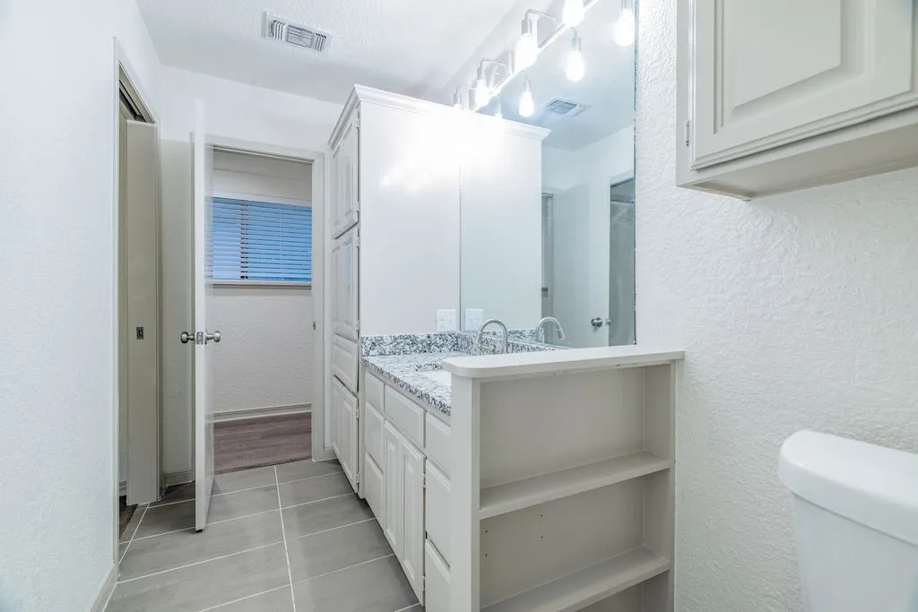 Single Family Residence For Sale in Grayson County , 598 Stagecoach Trail, Denison, Texas 75021, 3 Bedroom, 2 Bathroom, Garage spaces, 3,282 Sqft, built in 1981, Price $550,000, mls#20993308, Real Estate Agent in Denison, Homes For Sale in Grayson county, Homes For Sale in Denison, Realtor in Denison Texas, Real Estate Brokerage Independent Realty Texas, Luminita Cordes Realtor