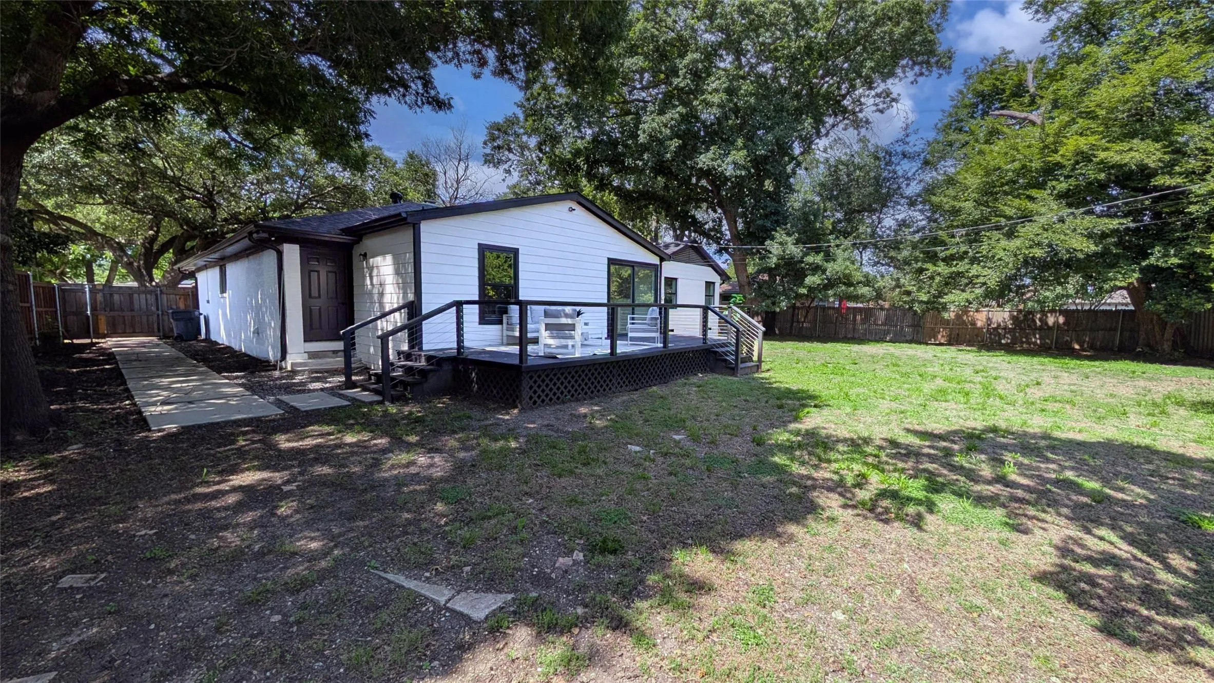 Single Family Residence For Sale in Dallas County , 7126 Edgerton Drive, Dallas, Texas 75231, 4 Bedroom, 4 Bathroom, Garage spaces, 2,570 Sqft, built in 1955, Preowned, mls#20990332, Real Estate Agent in Dallas, Homes For Sale in Dallas county, Homes For Sale in Dallas, Realtor in Dallas Texas, Real Estate Brokerage Independent Realty Texas, Luminita Cordes Realtor