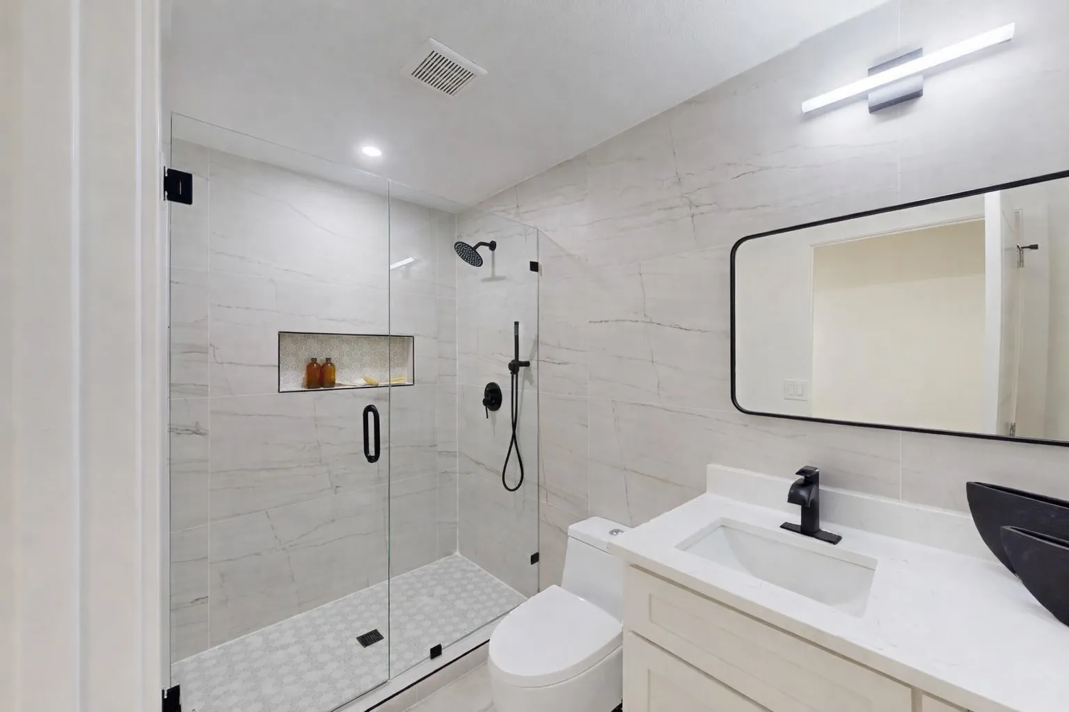 Single Family Residence For Sale in Dallas County , 7126 Edgerton Drive, Dallas, Texas 75231, 4 Bedroom, 4 Bathroom, Garage spaces, 2,570 Sqft, built in 1955, Preowned, mls#20990332, Real Estate Agent in Dallas, Homes For Sale in Dallas county, Homes For Sale in Dallas, Realtor in Dallas Texas, Real Estate Brokerage Independent Realty Texas, Luminita Cordes Realtor