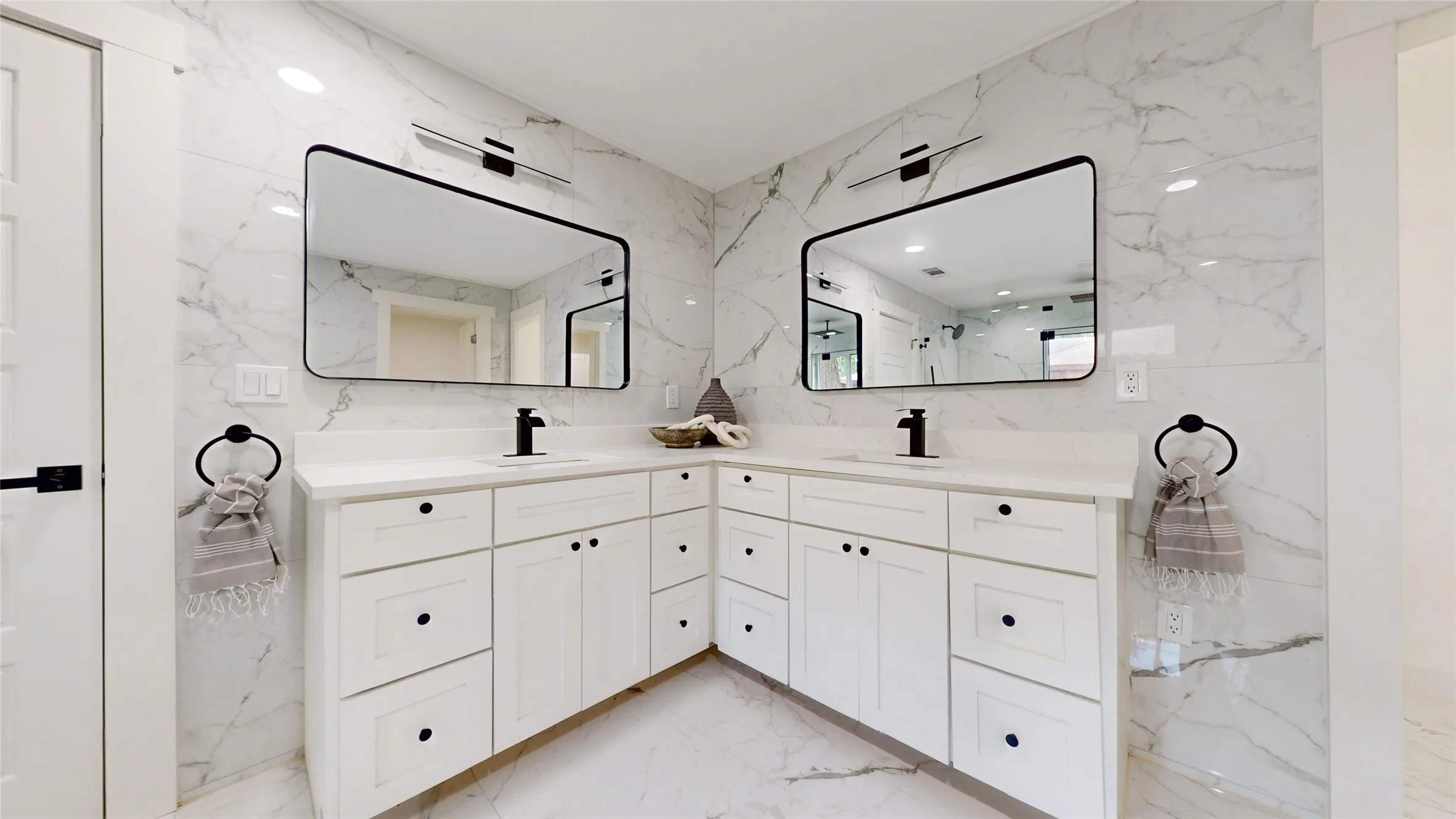 Single Family Residence For Sale in Dallas County , 7126 Edgerton Drive, Dallas, Texas 75231, 4 Bedroom, 4 Bathroom, Garage spaces, 2,570 Sqft, built in 1955, Preowned, mls#20990332, Real Estate Agent in Dallas, Homes For Sale in Dallas county, Homes For Sale in Dallas, Realtor in Dallas Texas, Real Estate Brokerage Independent Realty Texas, Luminita Cordes Realtor