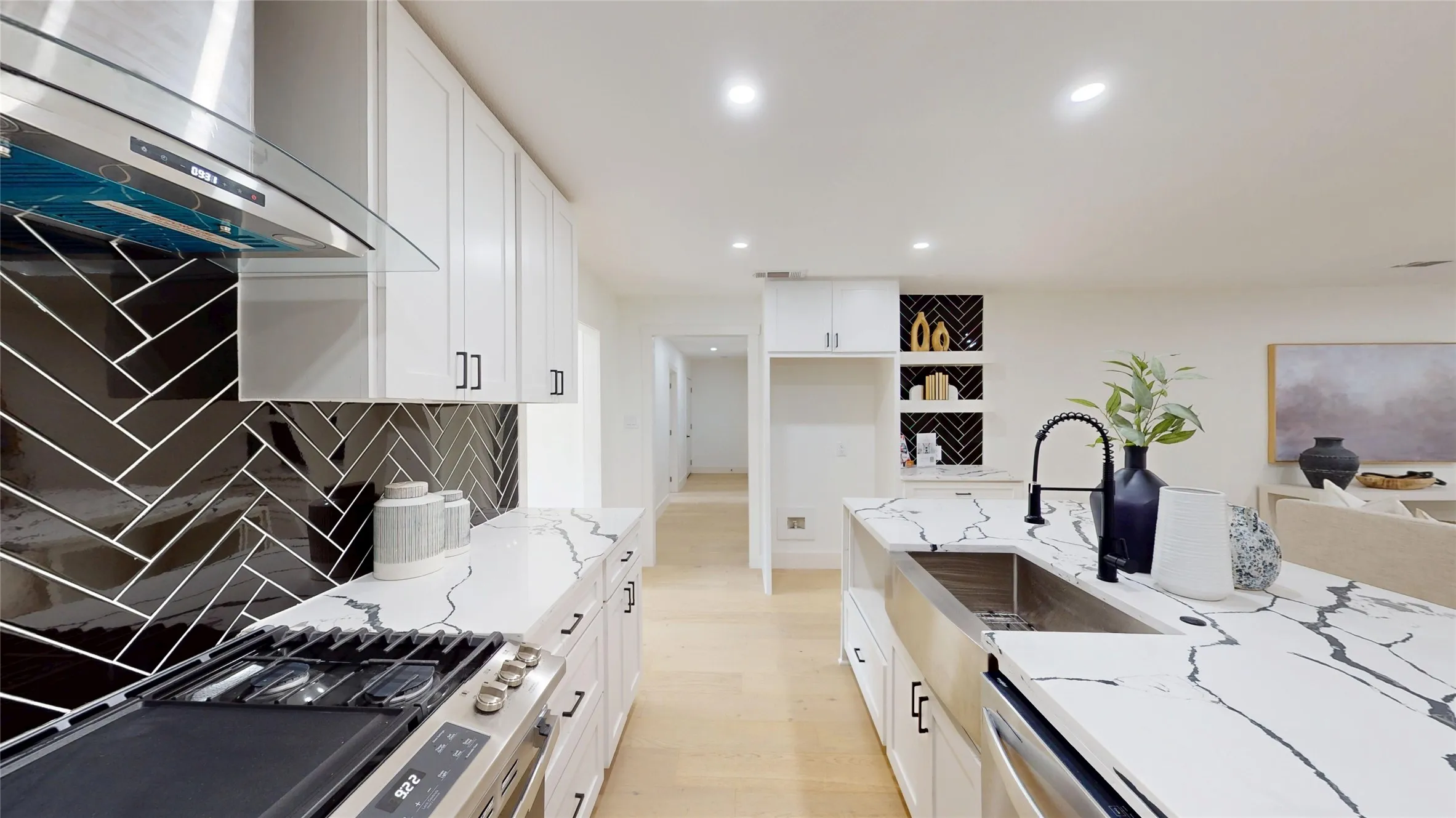 Single Family Residence For Sale in Dallas County , 7126 Edgerton Drive, Dallas, Texas 75231, 4 Bedroom, 4 Bathroom, Garage spaces, 2,570 Sqft, built in 1955, Preowned, mls#20990332, Real Estate Agent in Dallas, Homes For Sale in Dallas county, Homes For Sale in Dallas, Realtor in Dallas Texas, Real Estate Brokerage Independent Realty Texas, Luminita Cordes Realtor