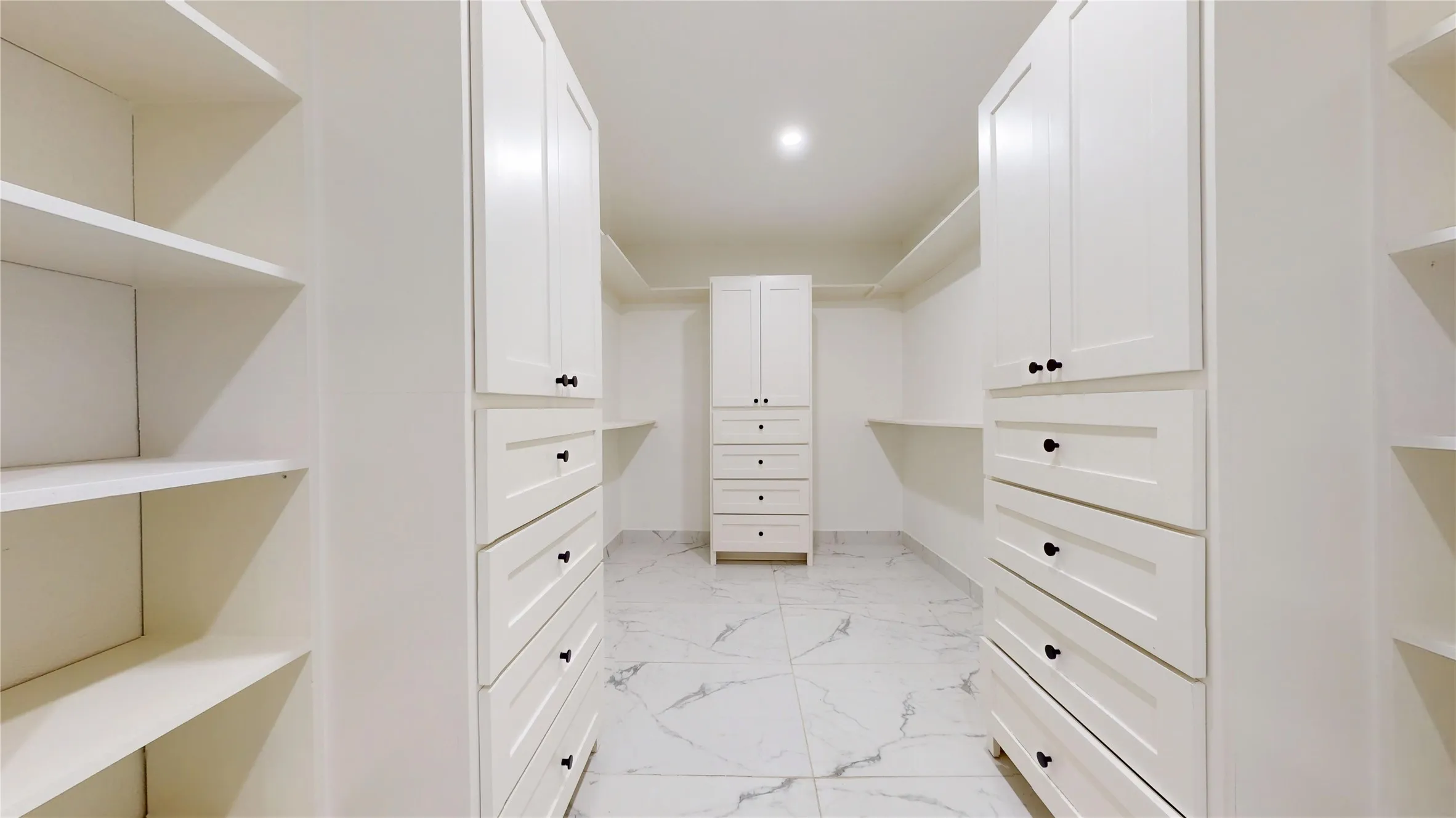 Single Family Residence For Sale in Dallas County , 7126 Edgerton Drive, Dallas, Texas 75231, 4 Bedroom, 4 Bathroom, Garage spaces, 2,570 Sqft, built in 1955, Preowned, mls#20990332, Real Estate Agent in Dallas, Homes For Sale in Dallas county, Homes For Sale in Dallas, Realtor in Dallas Texas, Real Estate Brokerage Independent Realty Texas, Luminita Cordes Realtor
