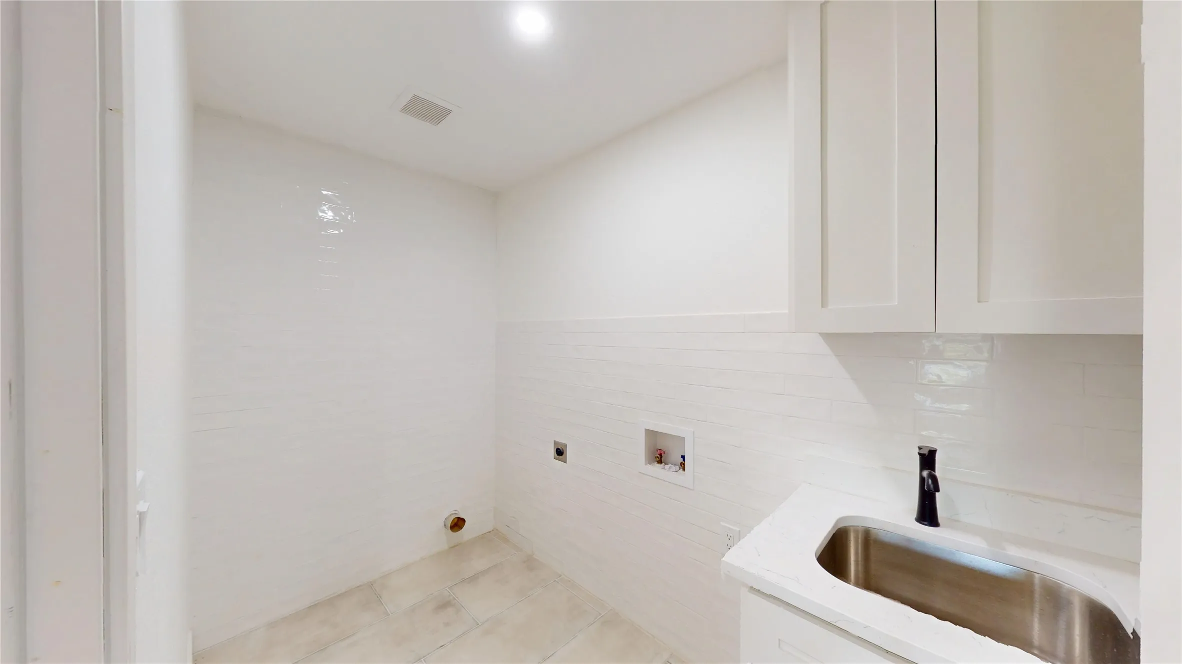 Single Family Residence For Sale in Dallas County , 7126 Edgerton Drive, Dallas, Texas 75231, 4 Bedroom, 4 Bathroom, Garage spaces, 2,570 Sqft, built in 1955, Preowned, mls#20990332, Real Estate Agent in Dallas, Homes For Sale in Dallas county, Homes For Sale in Dallas, Realtor in Dallas Texas, Real Estate Brokerage Independent Realty Texas, Luminita Cordes Realtor