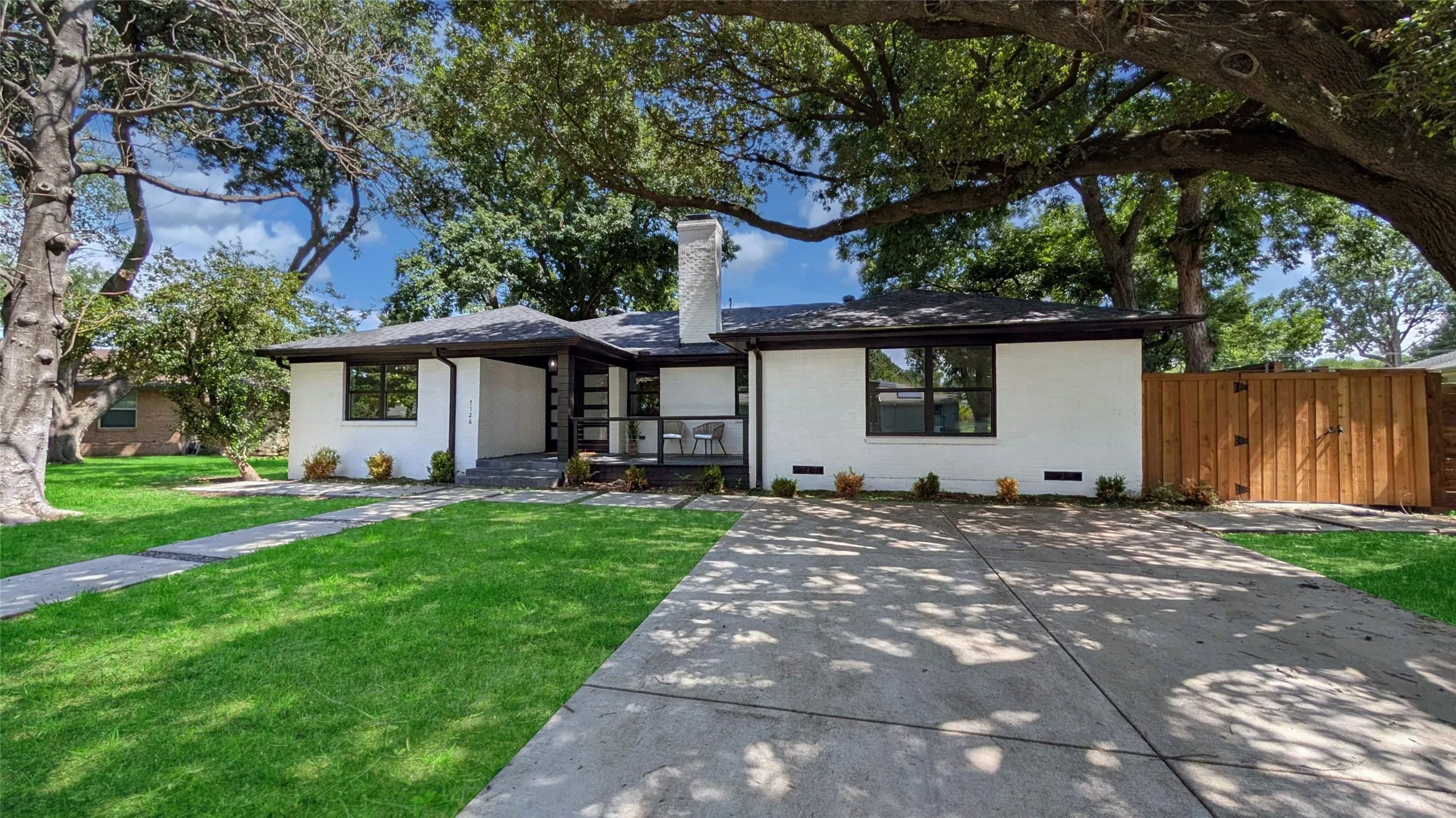 Single Family Residence For Sale in Dallas County , 7126 Edgerton Drive, Dallas, Texas 75231, 4 Bedroom, 4 Bathroom, Garage spaces, 2,570 Sqft, built in 1955, Preowned, mls#20990332, Real Estate Agent in Dallas, Homes For Sale in Dallas county, Homes For Sale in Dallas, Realtor in Dallas Texas, Real Estate Brokerage Independent Realty Texas, Luminita Cordes Realtor