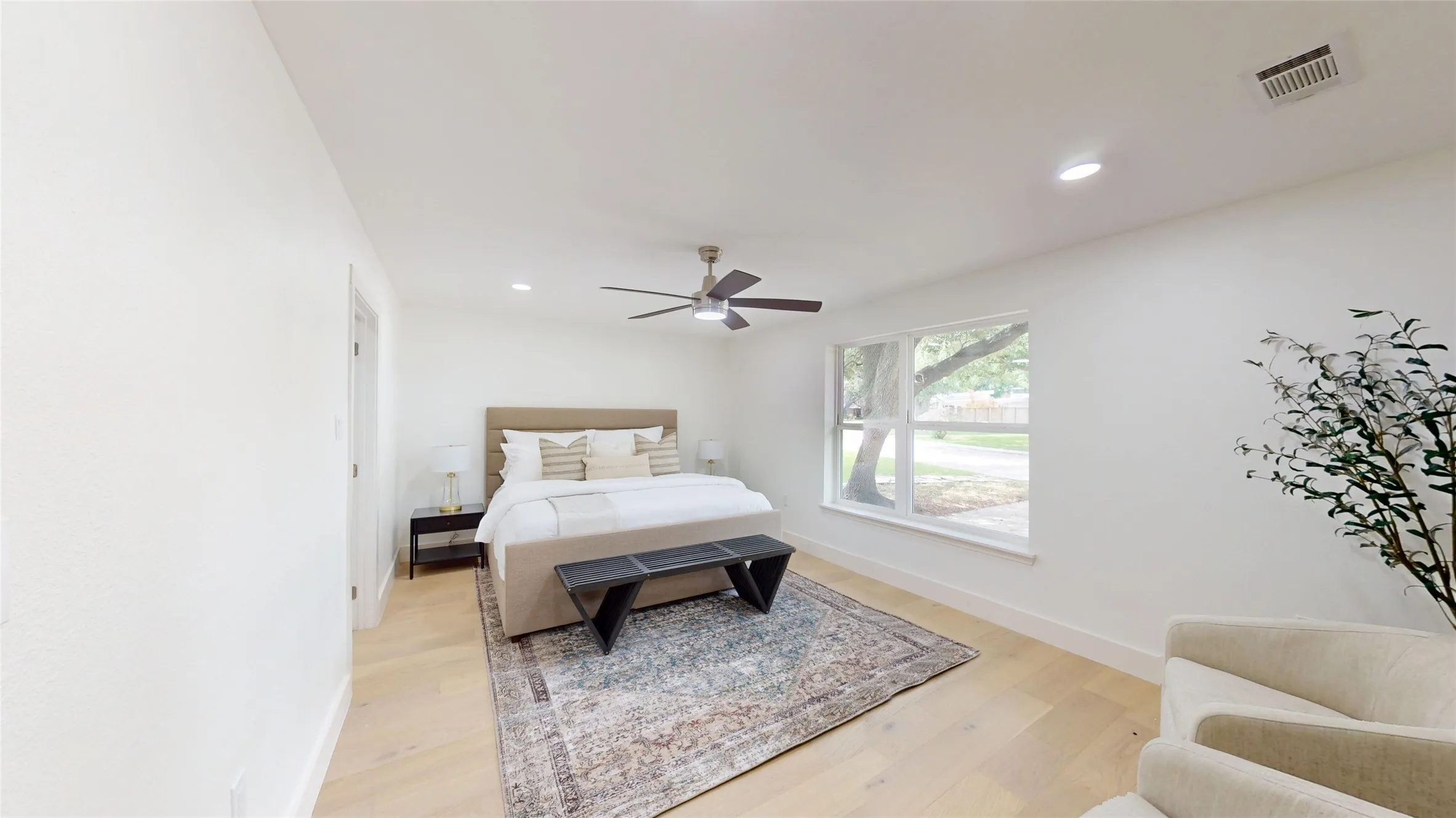 Single Family Residence For Sale in Dallas County , 7126 Edgerton Drive, Dallas, Texas 75231, 4 Bedroom, 4 Bathroom, Garage spaces, 2,570 Sqft, built in 1955, Preowned, mls#20990332, Real Estate Agent in Dallas, Homes For Sale in Dallas county, Homes For Sale in Dallas, Realtor in Dallas Texas, Real Estate Brokerage Independent Realty Texas, Luminita Cordes Realtor