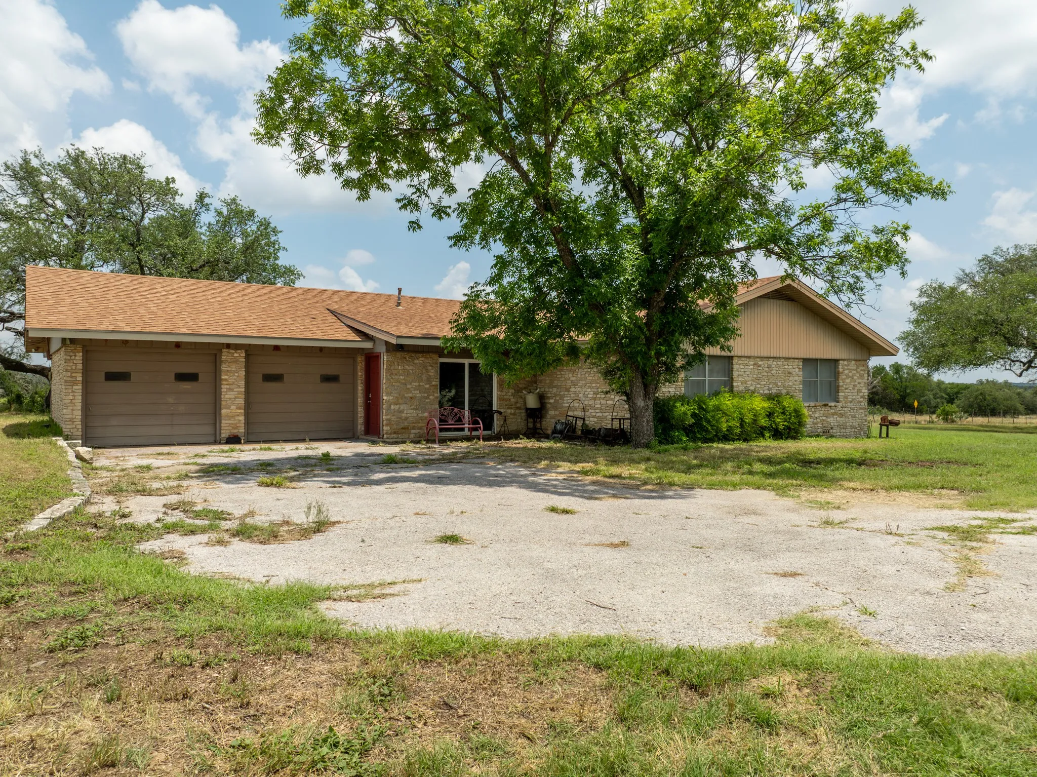 Farm For Sale in Coryell County , 5315 Fm 932, Jonesboro, Texas 76538, 3 Bedrooms, 2 Bathrooms, 2 Garage spaces, 1,812 Sqft, built in 1966, Preowned, Price $4,999,500, mls#20993775, Real Estate Agent in Jonesboro, Homes For Sale in Coryell county, Homes For Sale in Jonesboro, Realtor in Jonesboro Texas, Real Estate Brokerage Independent Realty Texas, Luminita Cordes Realtor
