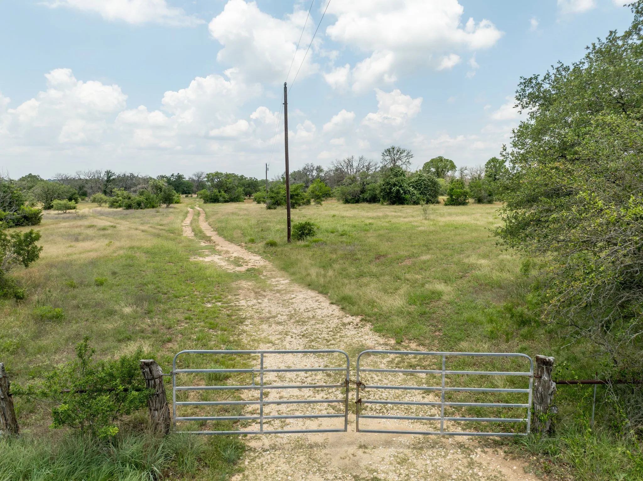 Farm For Sale in Coryell County , 5315 Fm 932, Jonesboro, Texas 76538, 3 Bedrooms, 2 Bathrooms, 2 Garage spaces, 1,812 Sqft, built in 1966, Preowned, Price $4,999,500, mls#20993775, Real Estate Agent in Jonesboro, Homes For Sale in Coryell county, Homes For Sale in Jonesboro, Realtor in Jonesboro Texas, Real Estate Brokerage Independent Realty Texas, Luminita Cordes Realtor