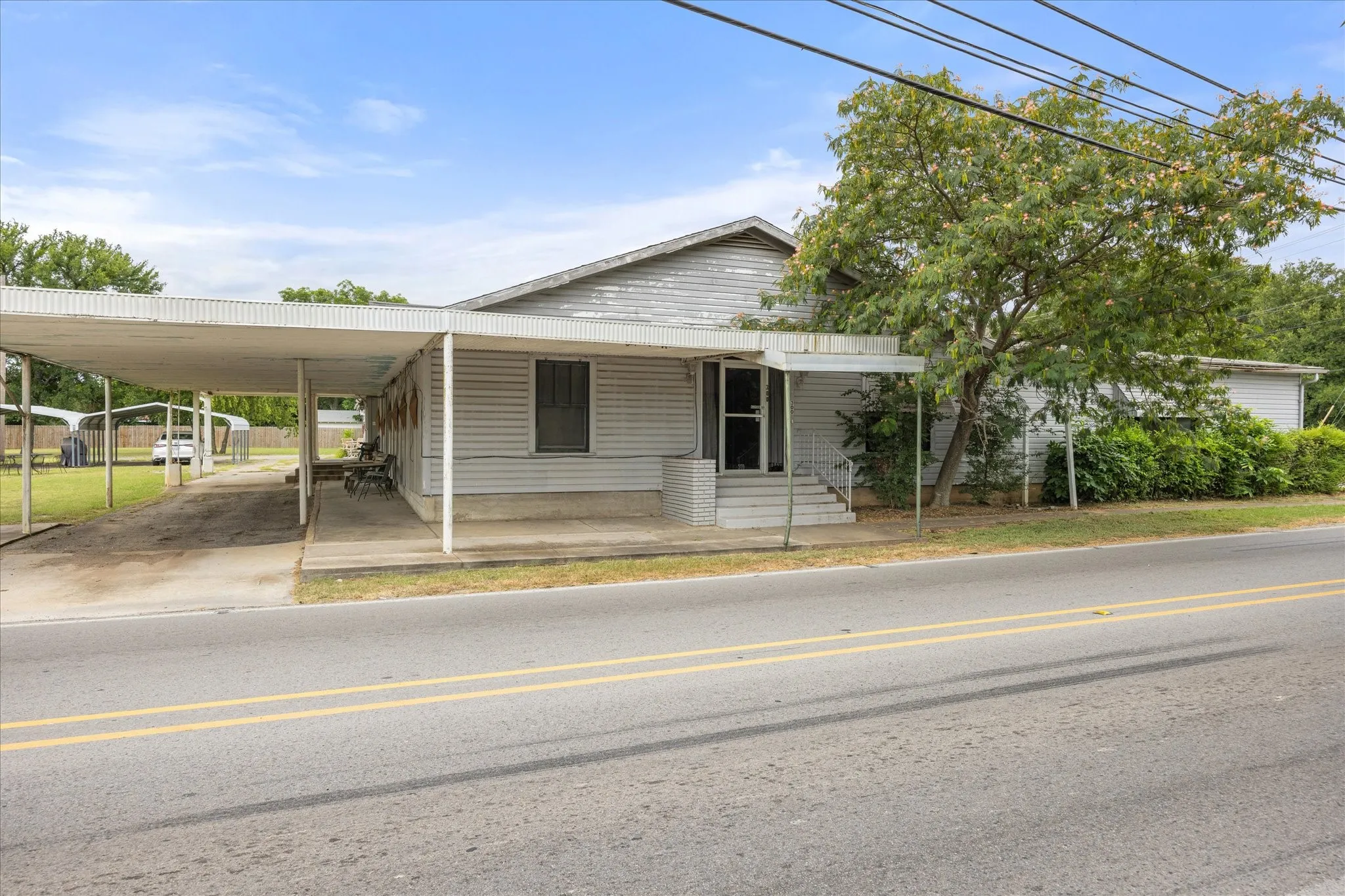 Office For Sale in Somervell County , 300 E Elm Street, Glen Rose, Texas 76043, 0, 0, Garage spaces, 0 Sqft, built in 1940, Preowned, Price $800,000, mls#20991676, Real Estate Agent in Glen Rose, Homes For Sale in Somervell county, Homes For Sale in Glen Rose, Realtor in Glen Rose Texas, Real Estate Brokerage Independent Realty Texas, Luminita Cordes Realtor